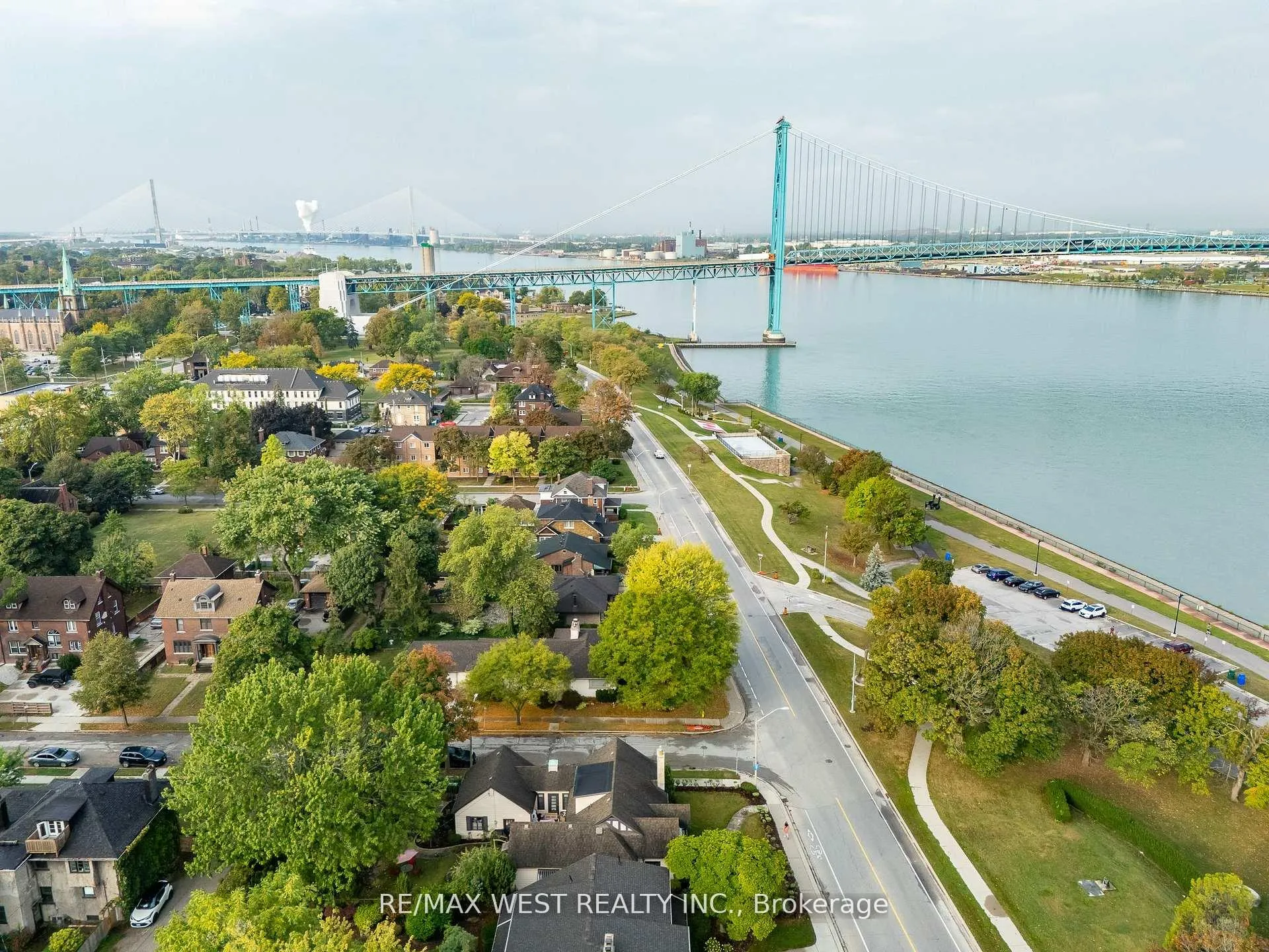 Photo 15 of 2437 Riverside Drive W, Windsor — HOMEH