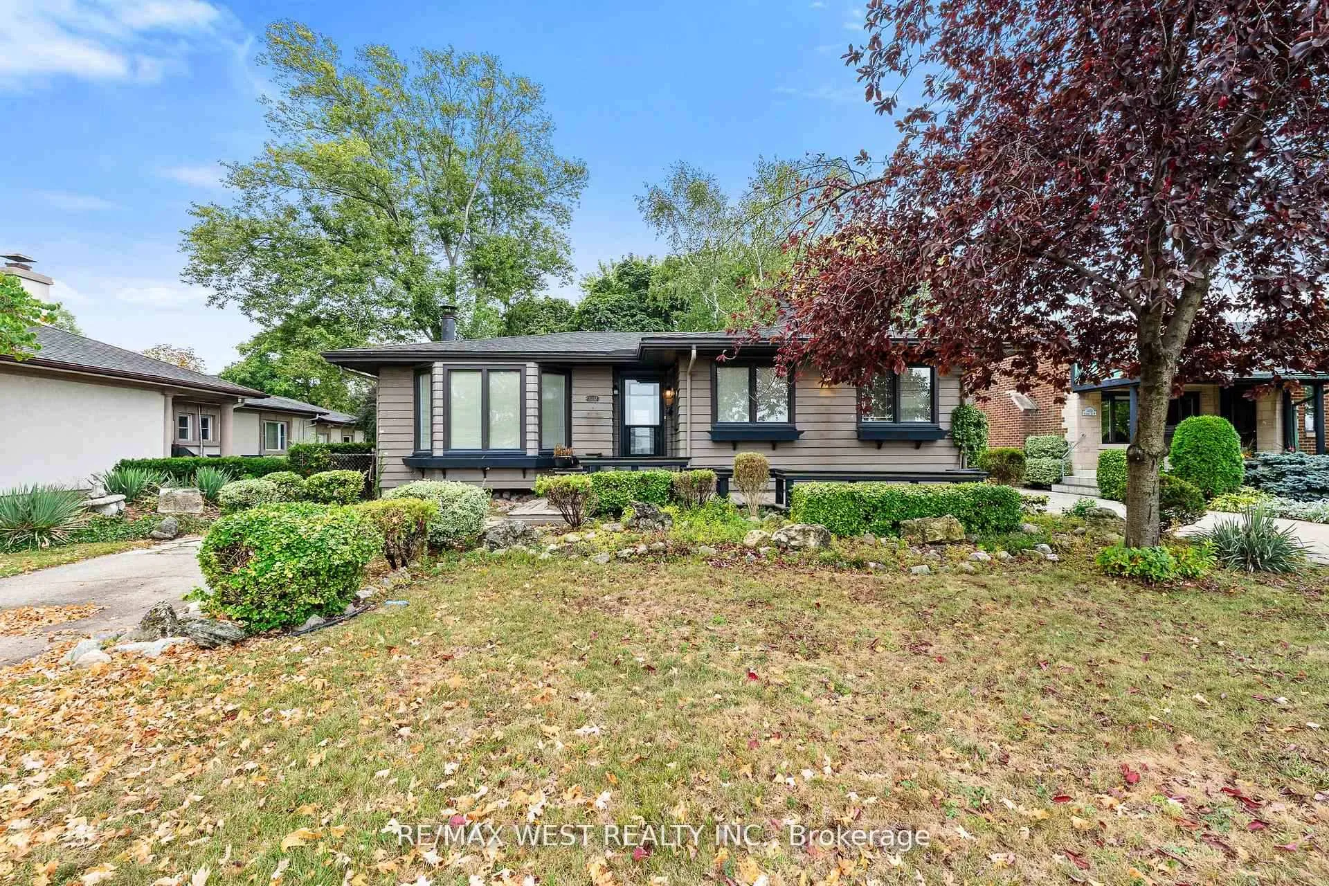 Photo 17 of 2437 Riverside Drive W, Windsor — HOMEH