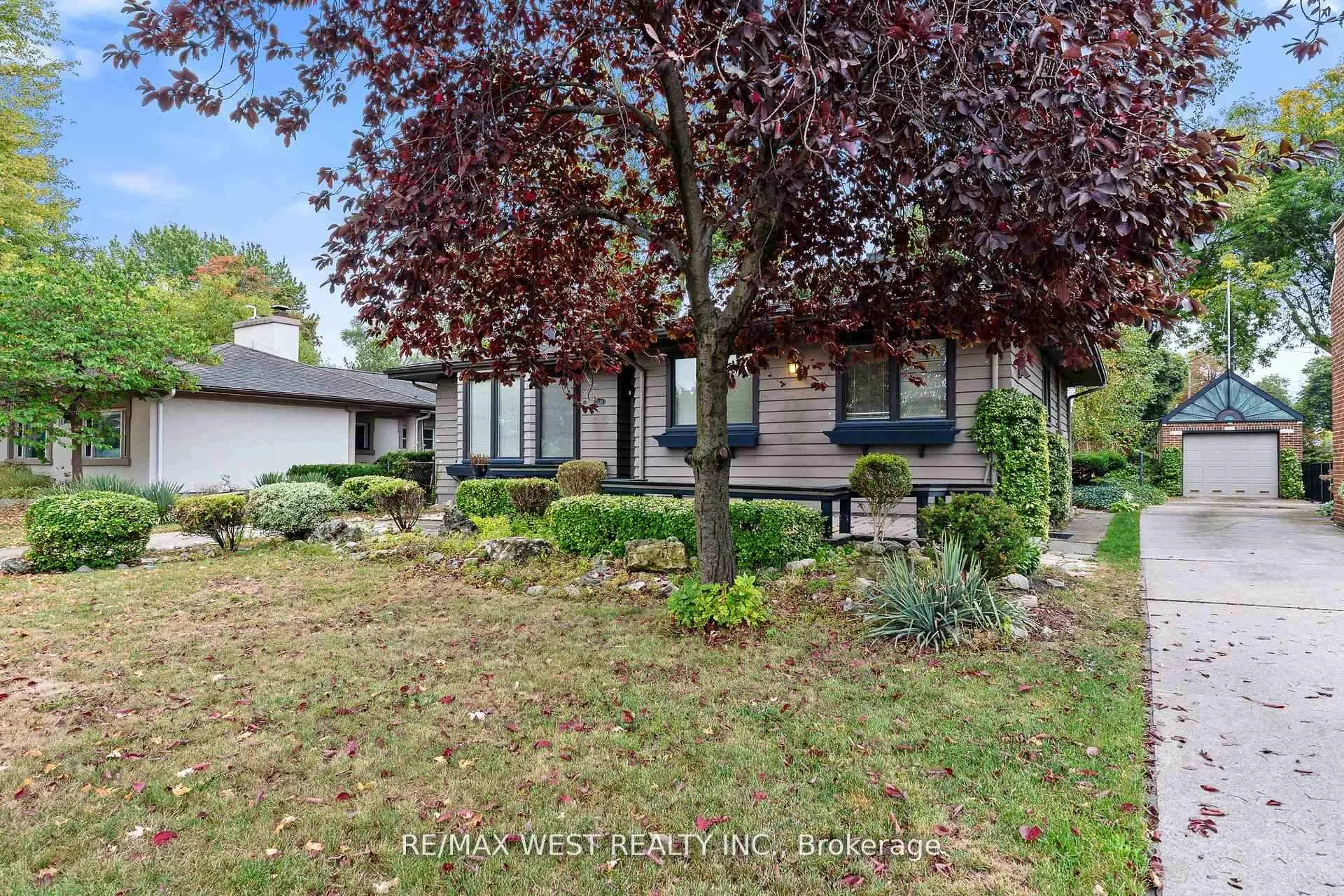 Photo 19 of 2437 Riverside Drive W, Windsor — HOMEH