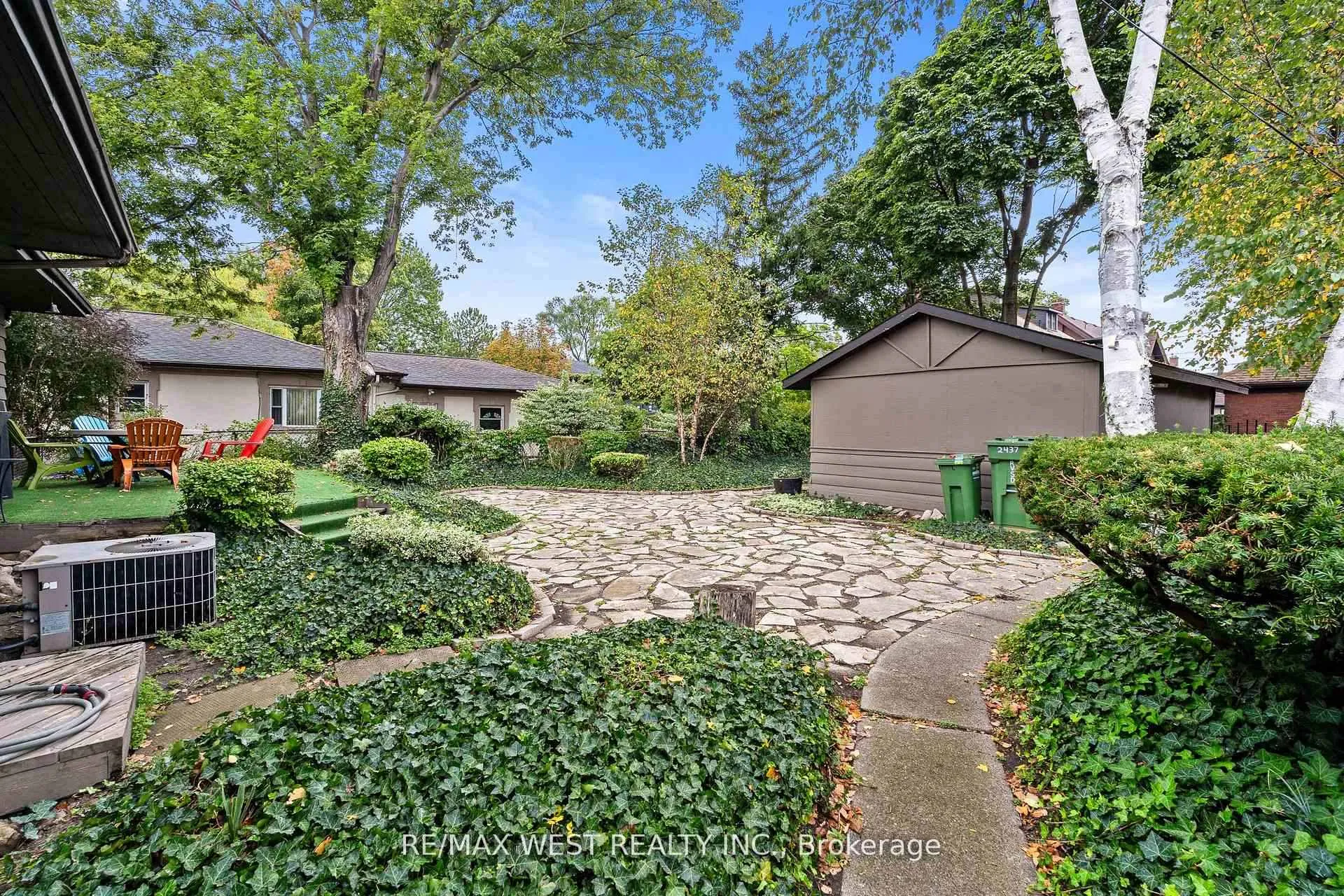 Photo 22 of 2437 Riverside Drive W, Windsor — HOMEH