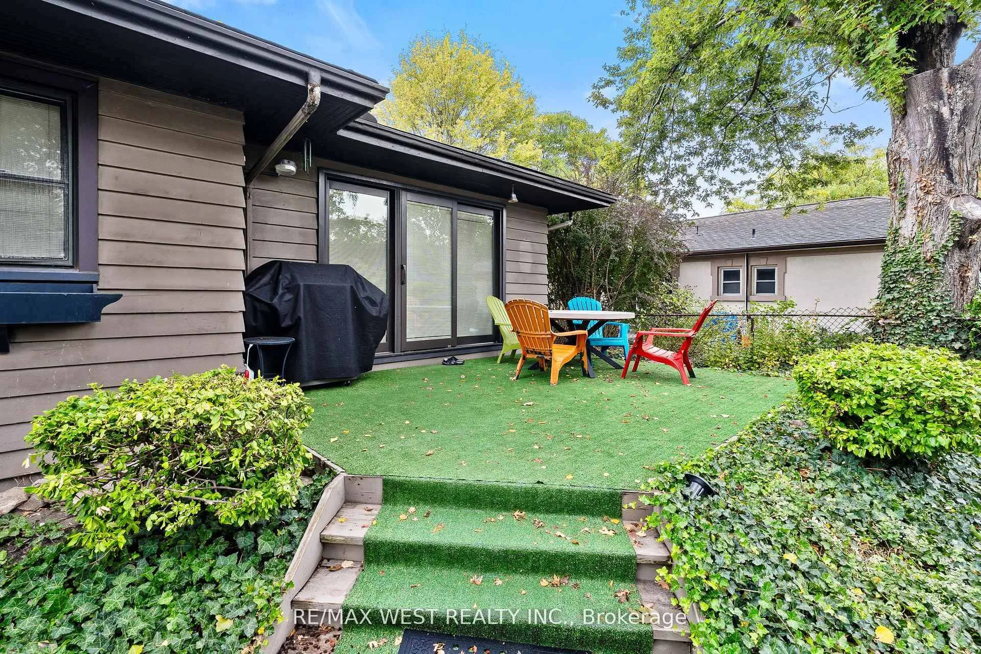 Photo 25 of 2437 Riverside Drive W, Windsor — HOMEH