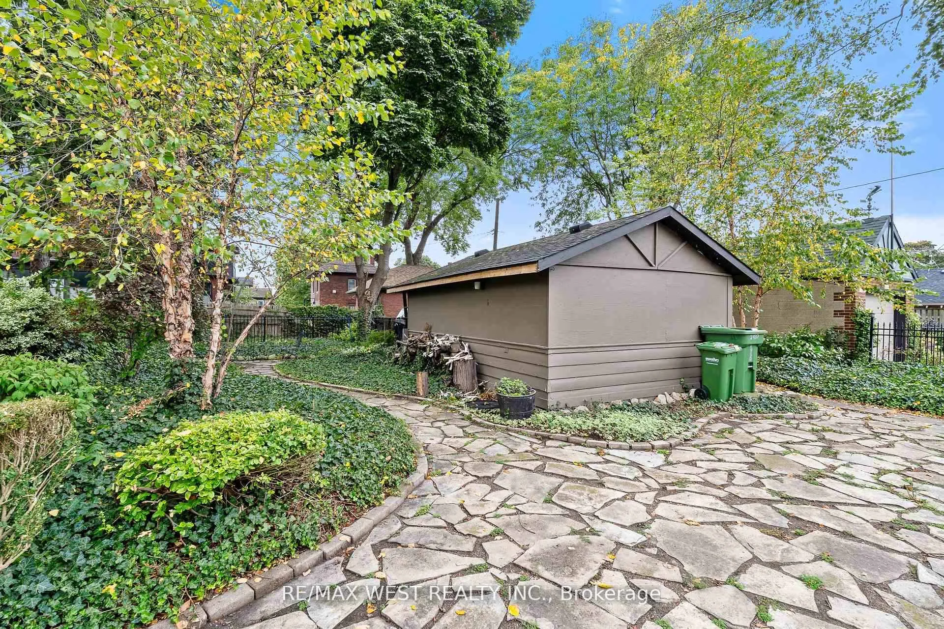 Photo 27 of 2437 Riverside Drive W, Windsor — HOMEH