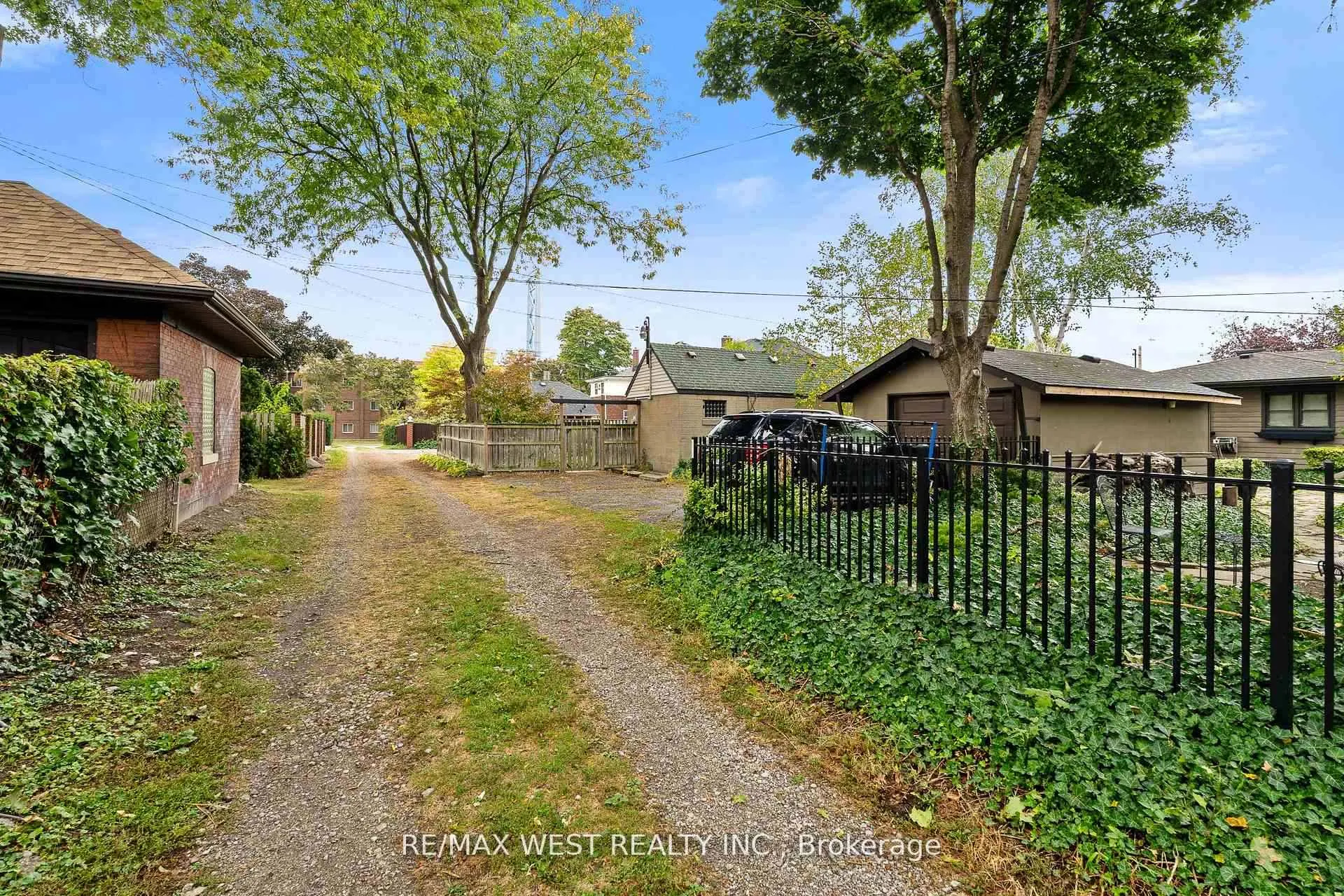 Photo 30 of 2437 Riverside Drive W, Windsor — HOMEH