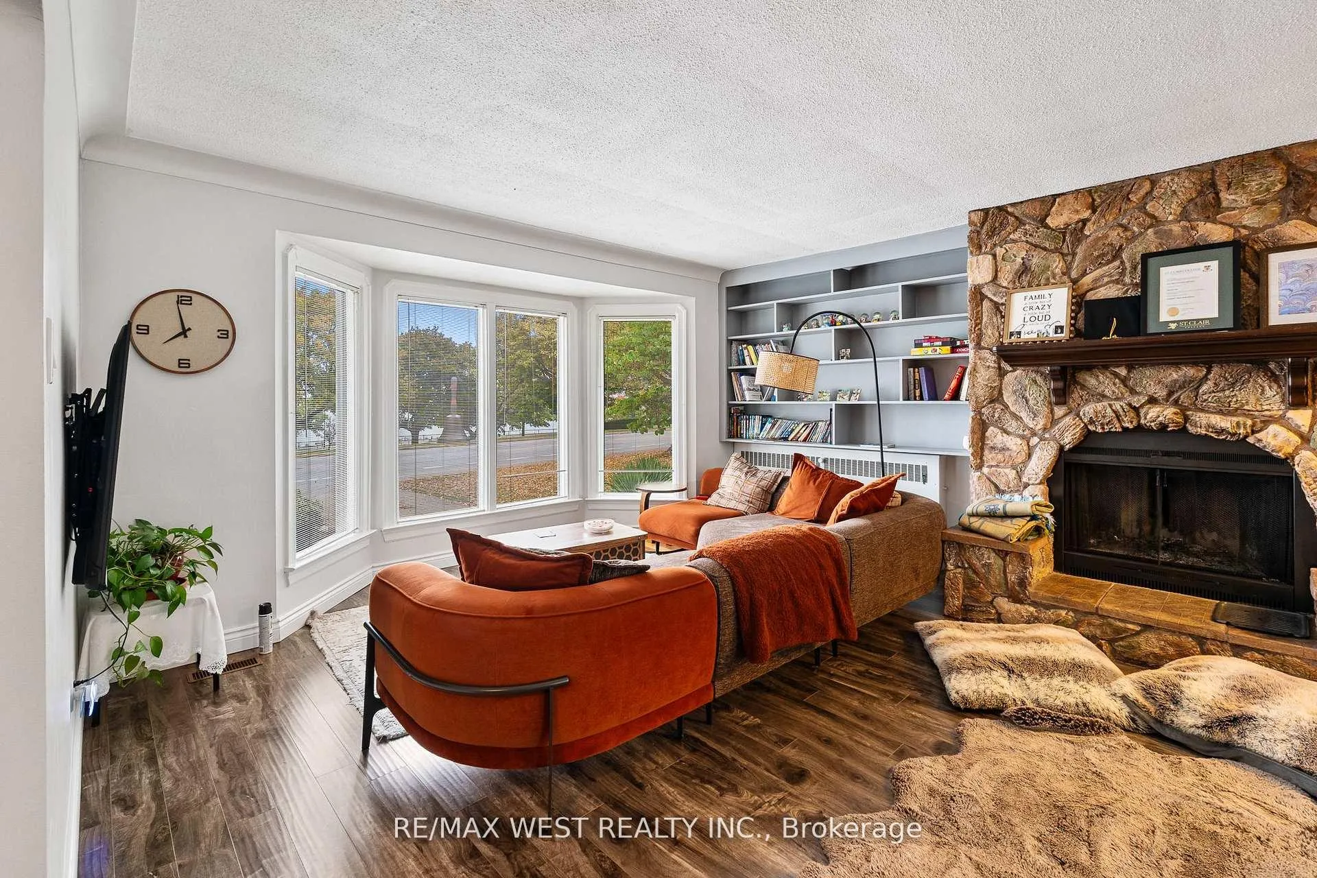 Photo 32 of 2437 Riverside Drive W, Windsor — HOMEH