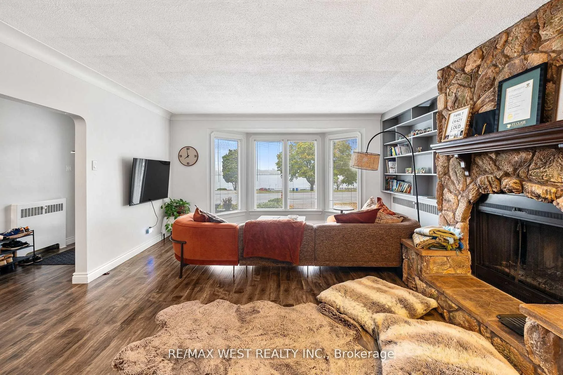 Photo 34 of 2437 Riverside Drive W, Windsor — HOMEH