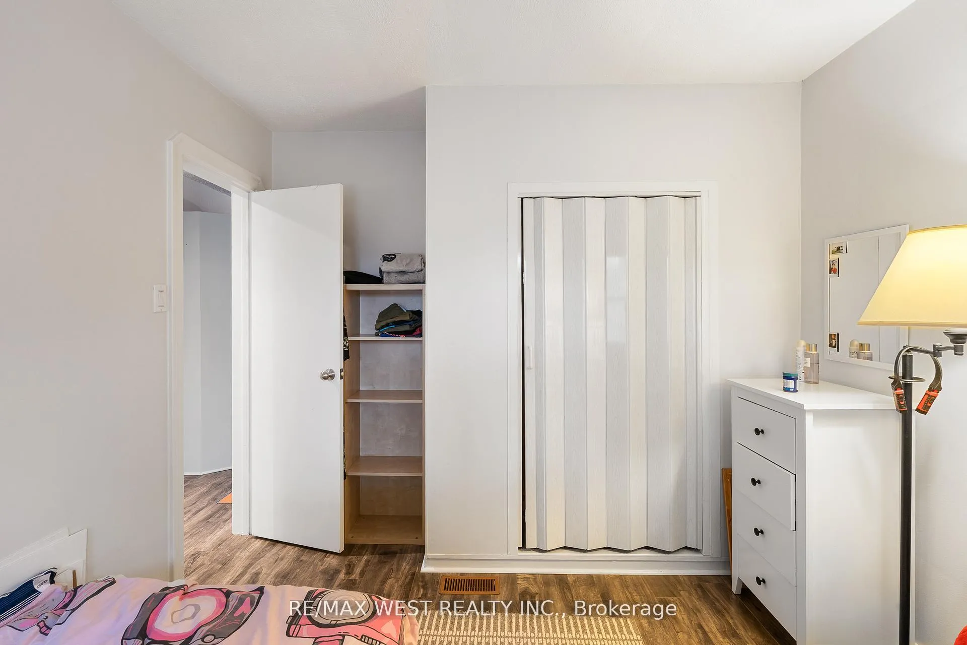 Photo 38 of 2437 Riverside Drive W, Windsor — HOMEH