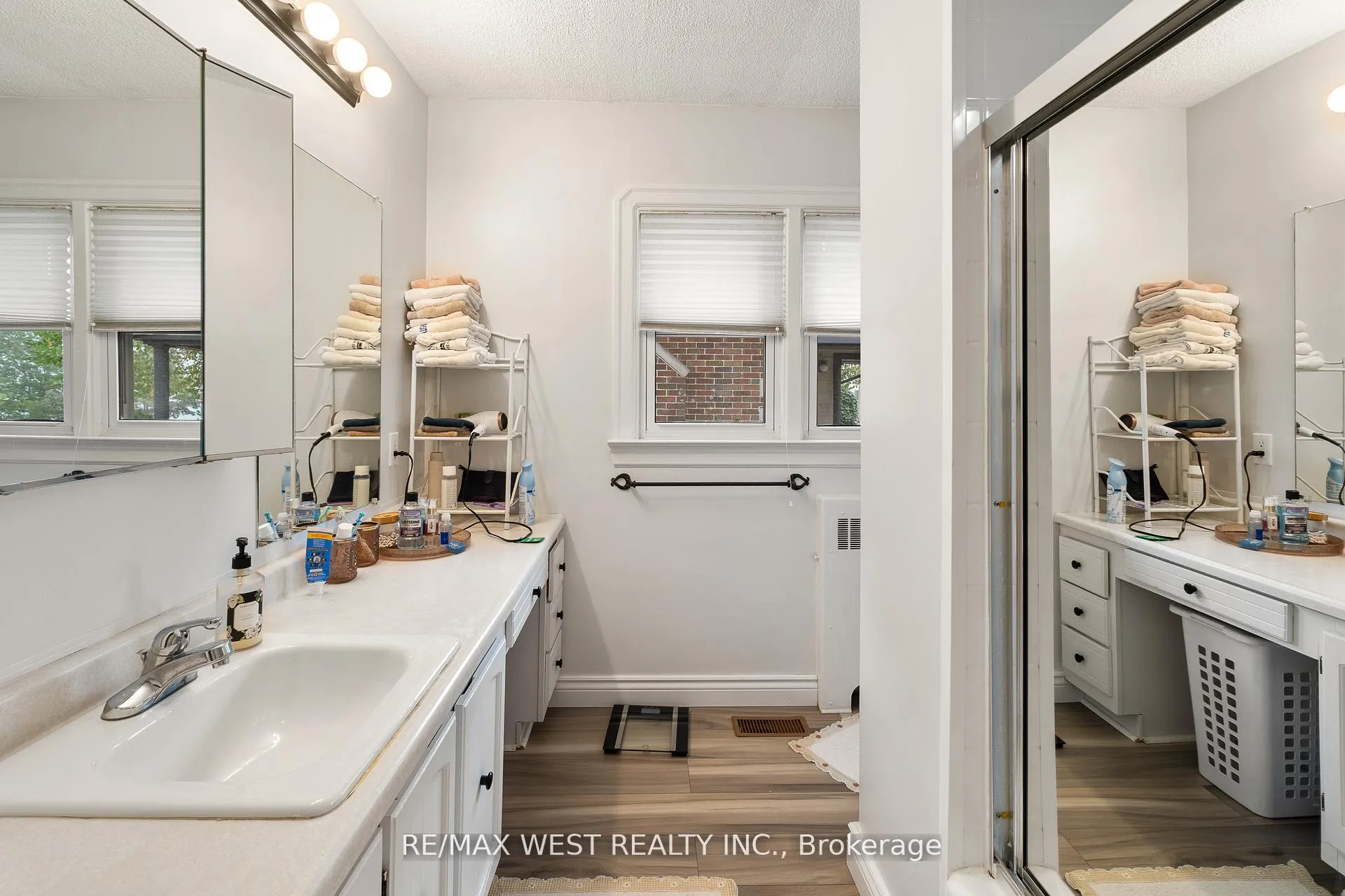 Photo 42 of 2437 Riverside Drive W, Windsor — HOMEH