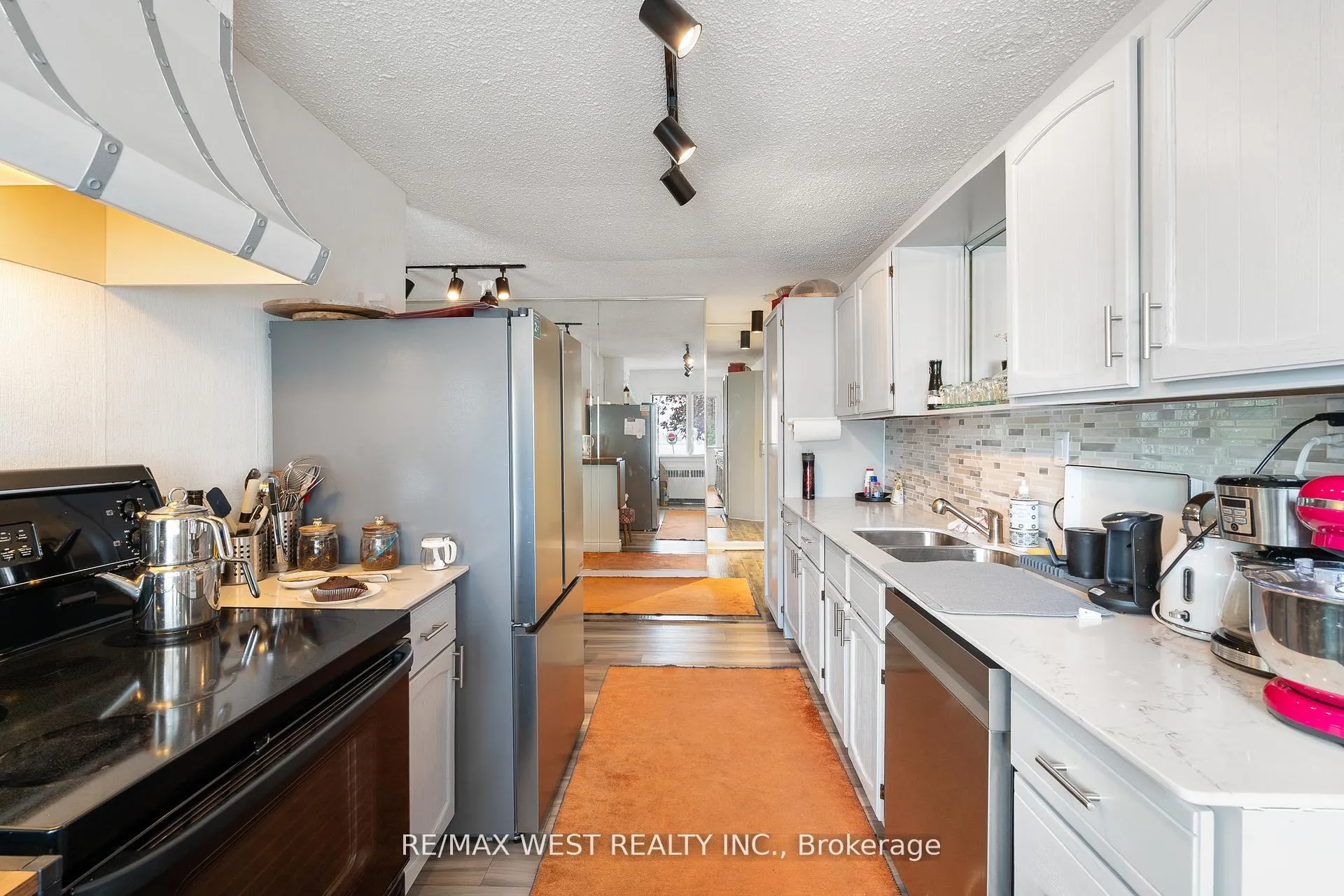 Photo 46 of 2437 Riverside Drive W, Windsor — HOMEH