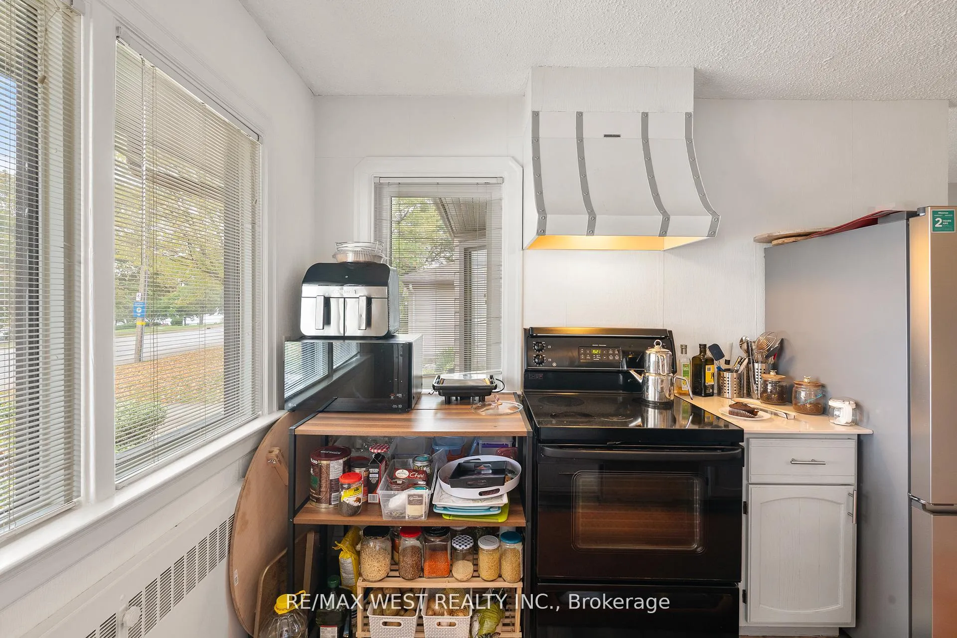 Photo 47 of 2437 Riverside Drive W, Windsor — HOMEH