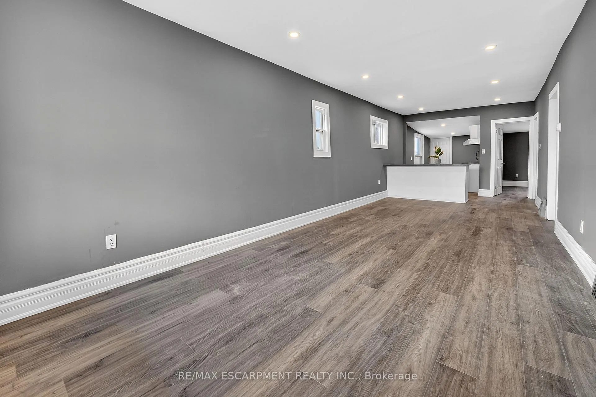 Photo 5 of 49 Allan Avenue, Hamilton, Homeside — HOMEH