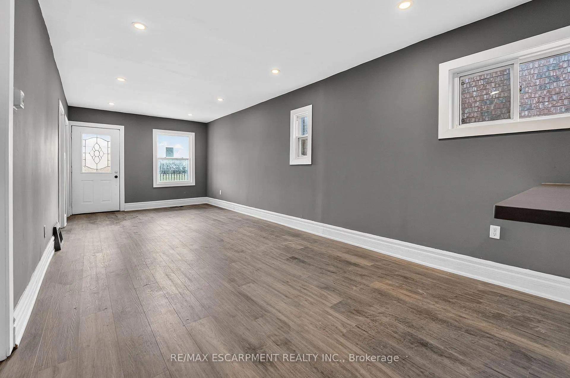 Photo 6 of 49 Allan Avenue, Hamilton, Homeside — HOMEH