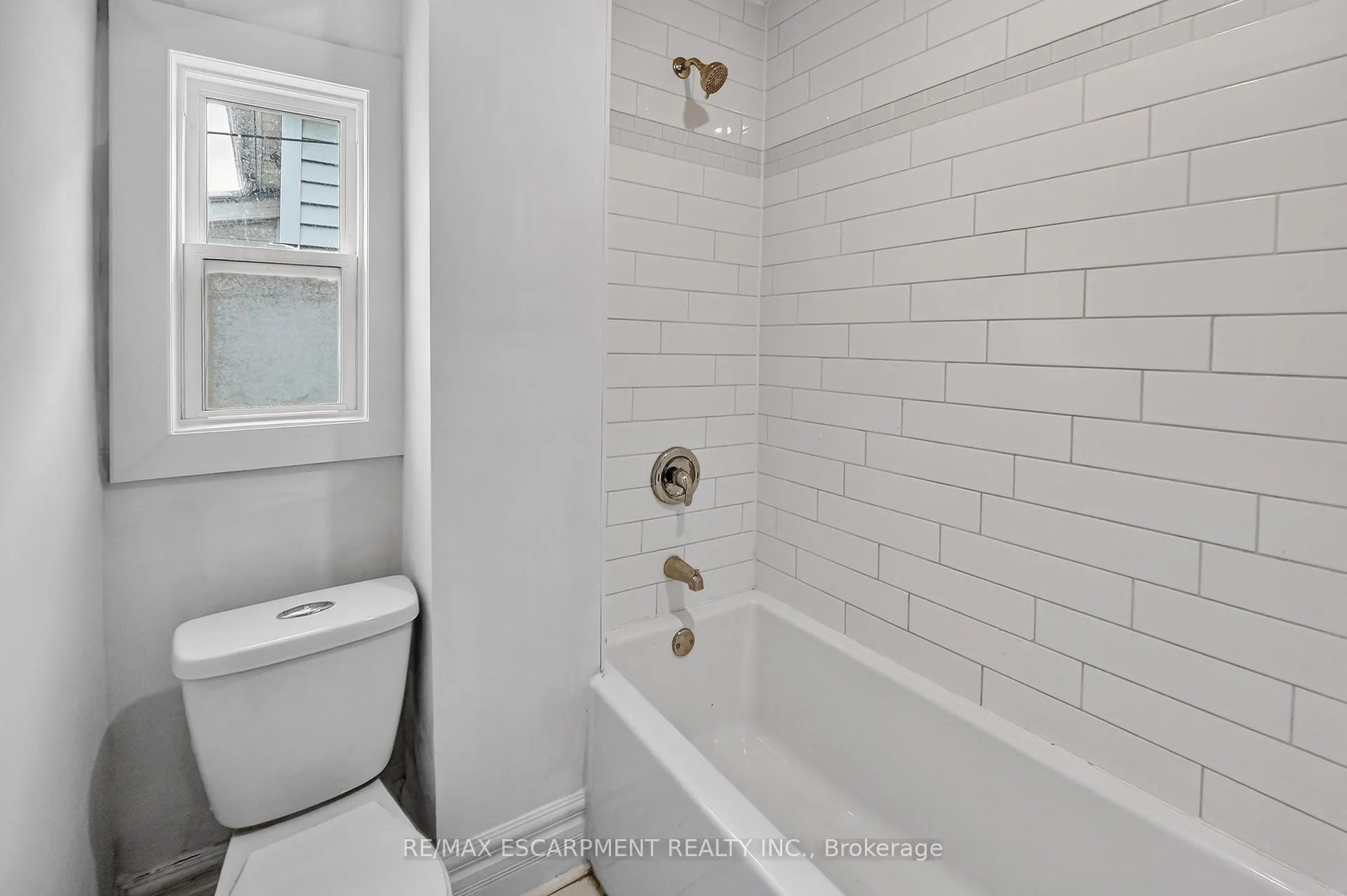 Photo 18 of 49 Allan Avenue, Hamilton, Homeside — HOMEH