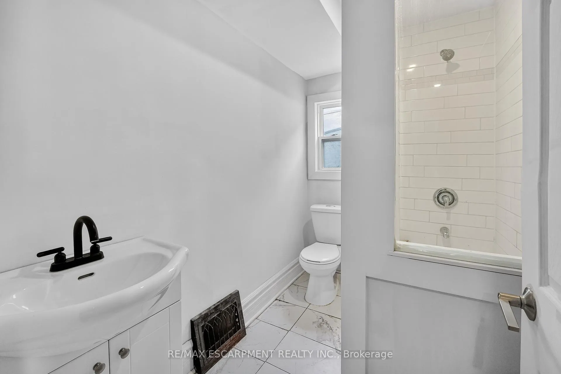 Photo 19 of 49 Allan Avenue, Hamilton, Homeside — HOMEH