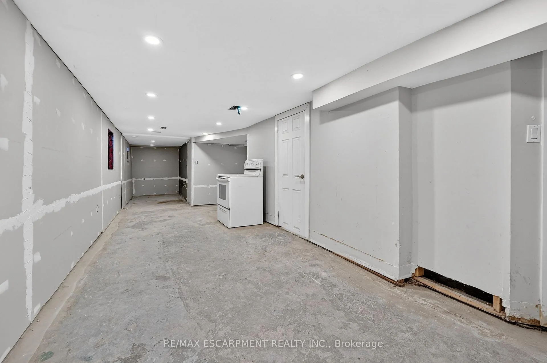 Photo 22 of 49 Allan Avenue, Hamilton, Homeside — HOMEH