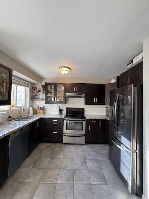Photo 6 of Unit 4, 5090 Fairview Street, Burlington, Appleby — HOMEH