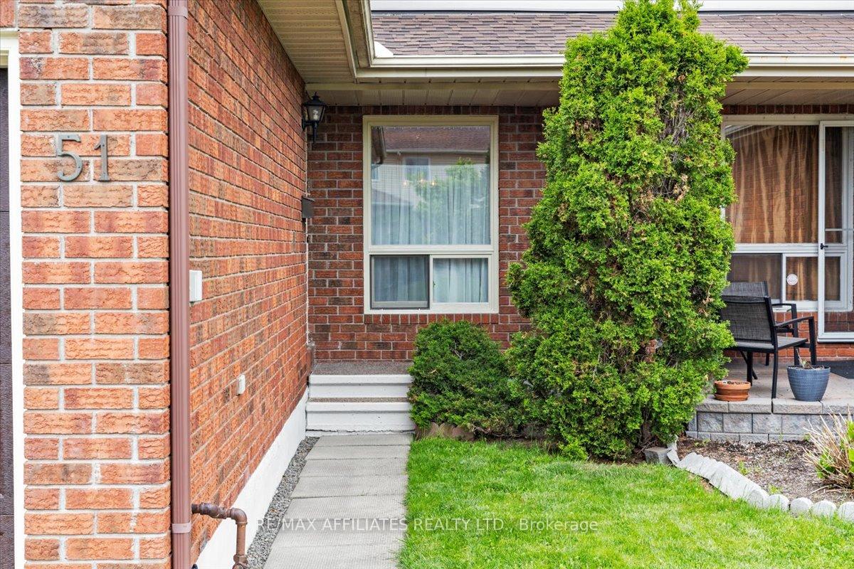 Photo 3 of 51 Newport Crescent, Ottawa, Hunt Club Park/Greenboro — HOMEH