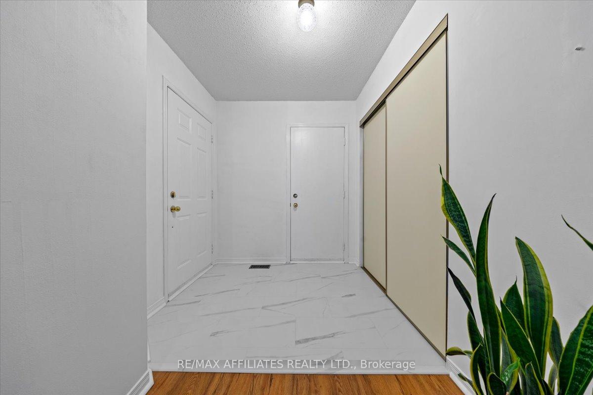 Photo 9 of 51 Newport Crescent, Ottawa, Hunt Club Park/Greenboro — HOMEH