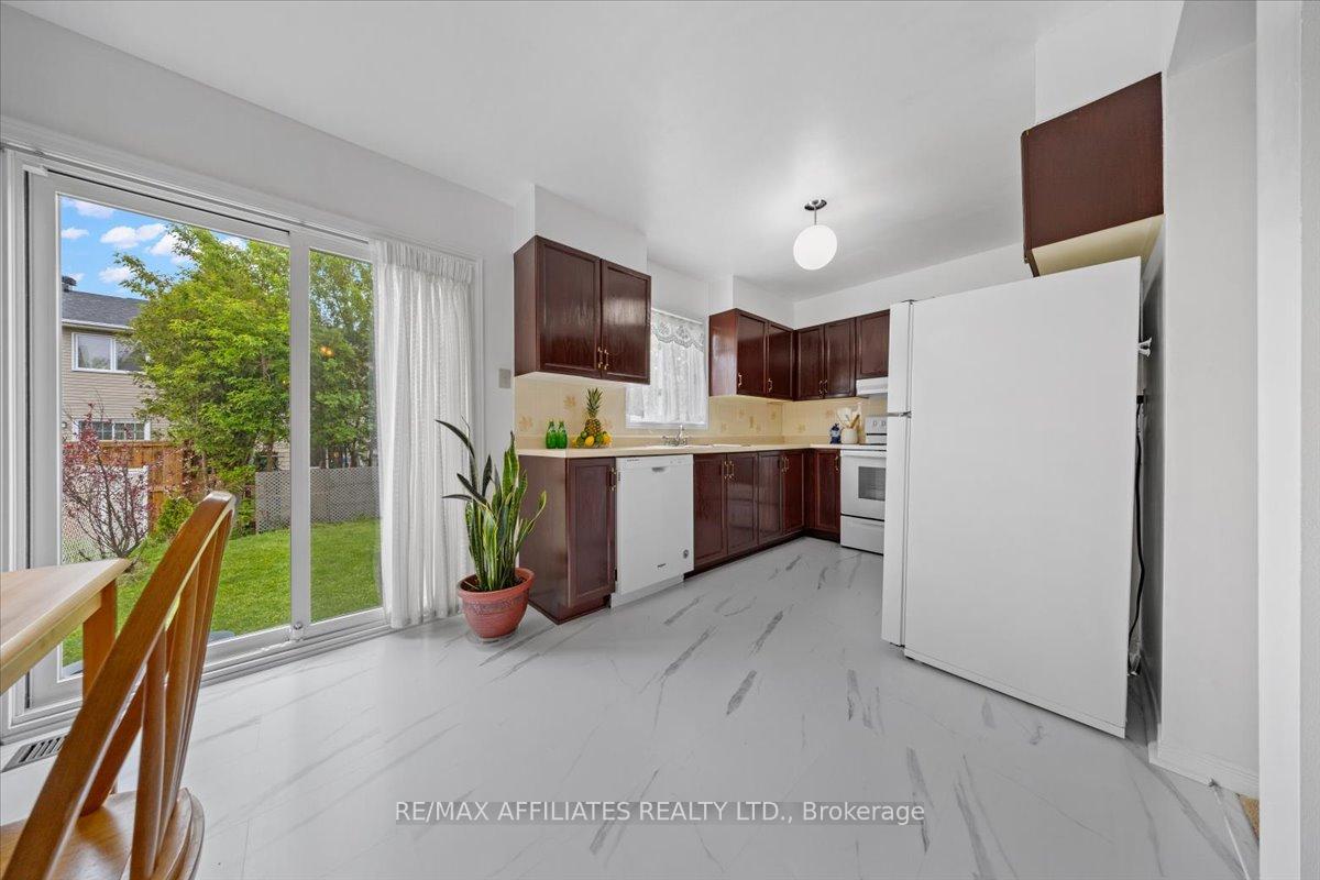 Photo 19 of 51 Newport Crescent, Ottawa, Hunt Club Park/Greenboro — HOMEH