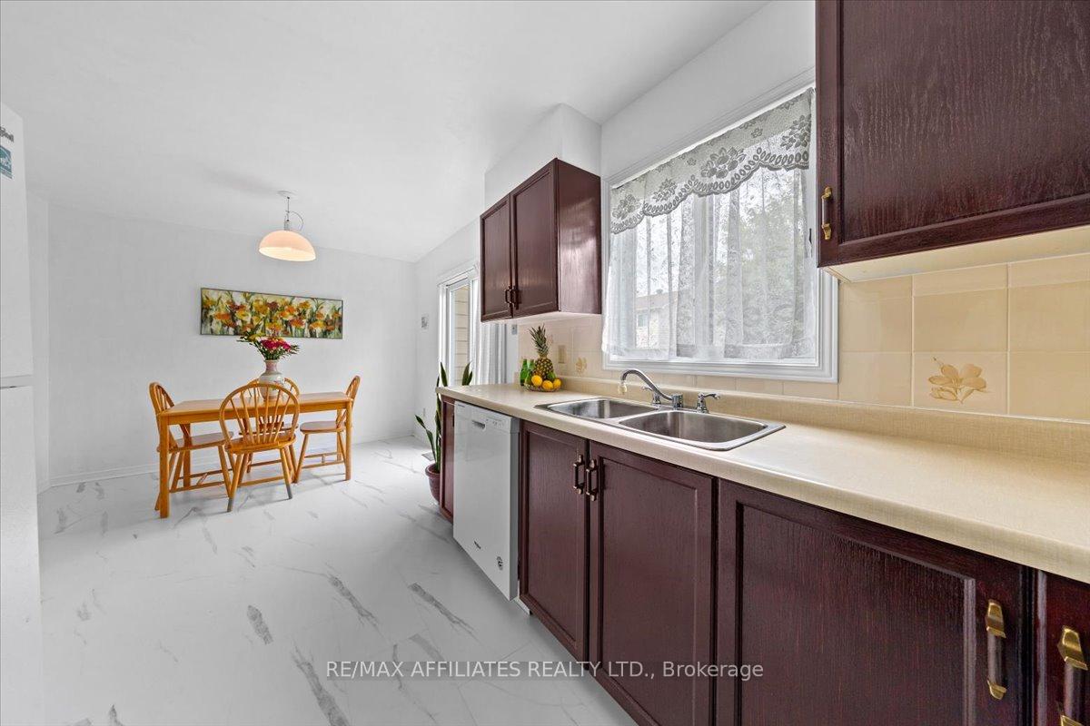 Photo 23 of 51 Newport Crescent, Ottawa, Hunt Club Park/Greenboro — HOMEH