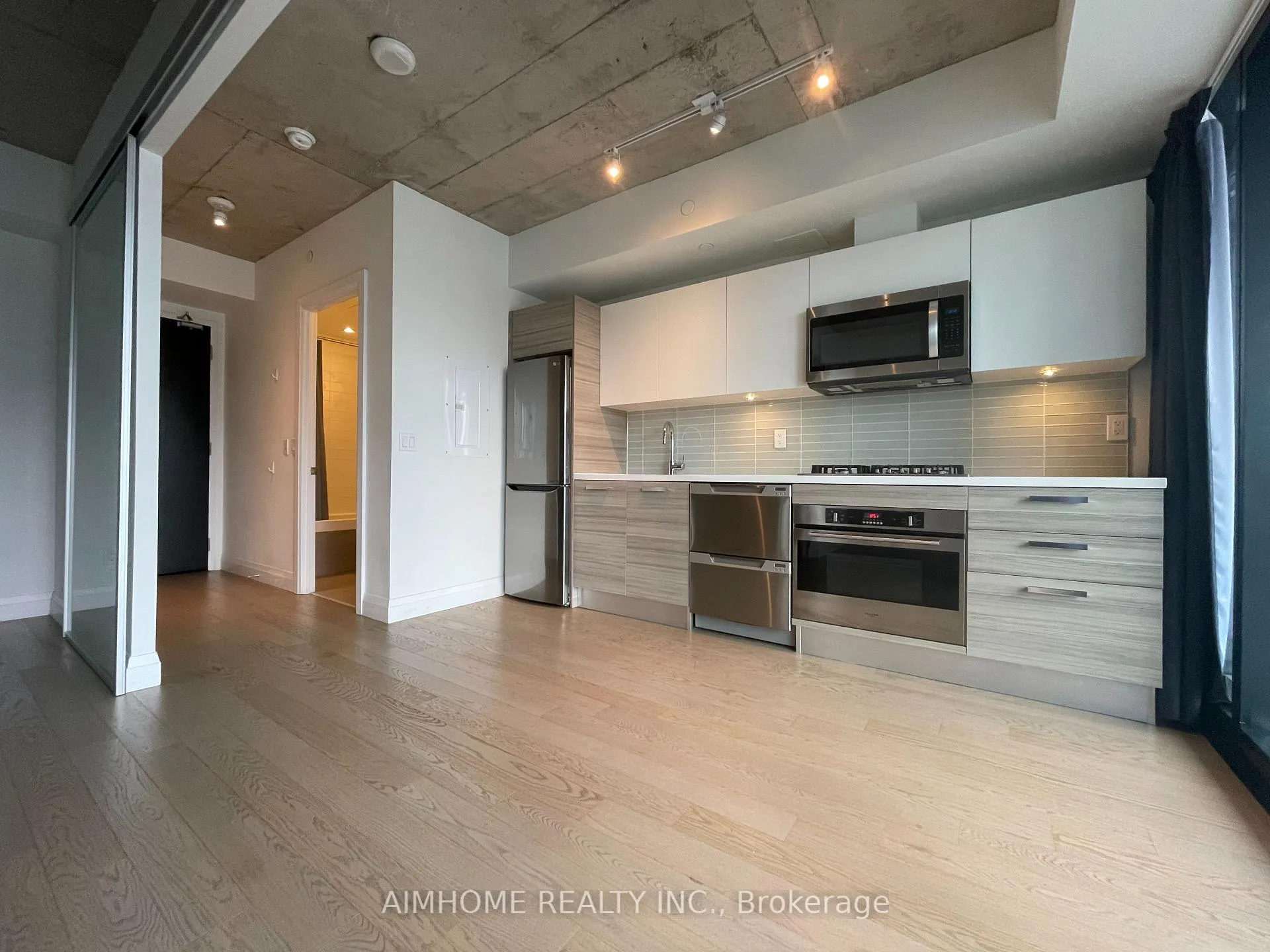 Front of Unit 2502, 224 King Street W