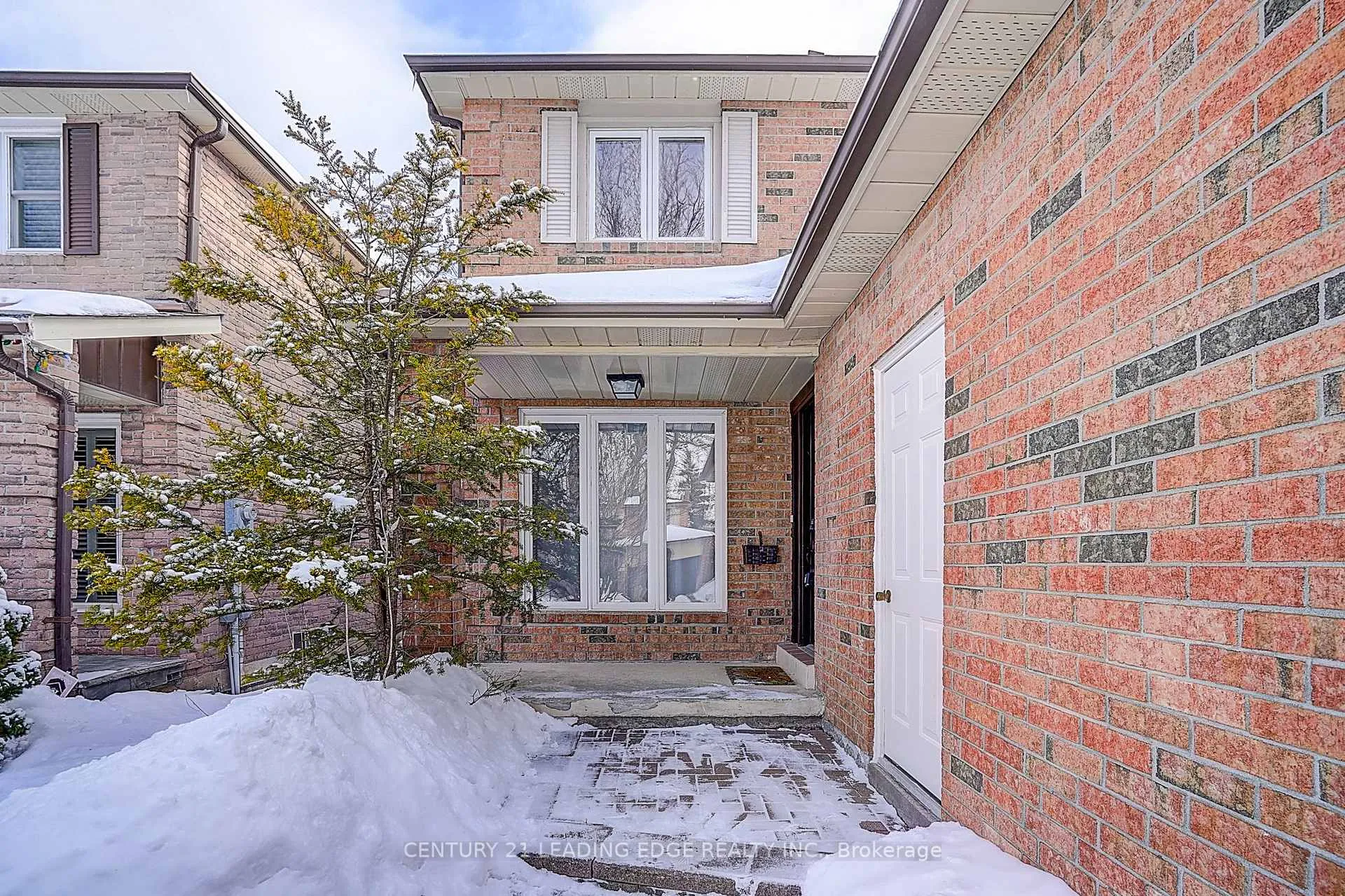Photo 2 of 88 Spragg Circle, Markham, Markham Village — HOMEH