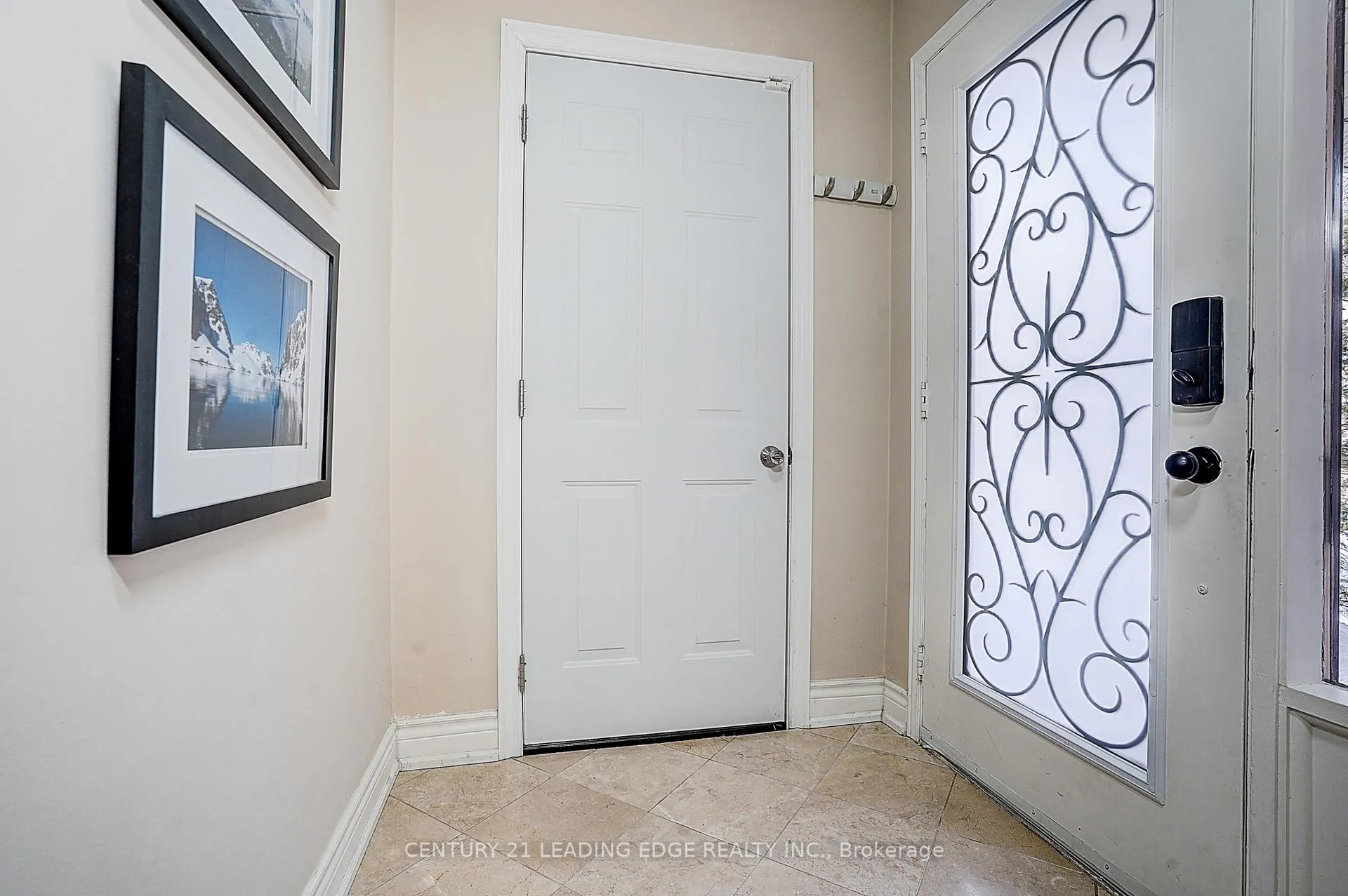 Photo 3 of 88 Spragg Circle, Markham, Markham Village — HOMEH
