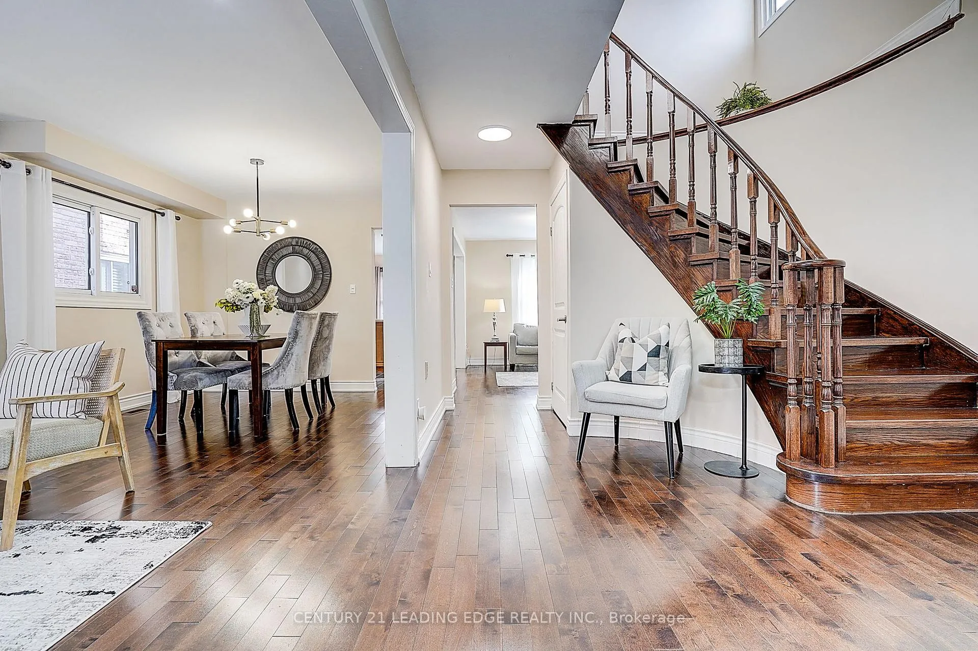 Photo 4 of 88 Spragg Circle, Markham, Markham Village — HOMEH
