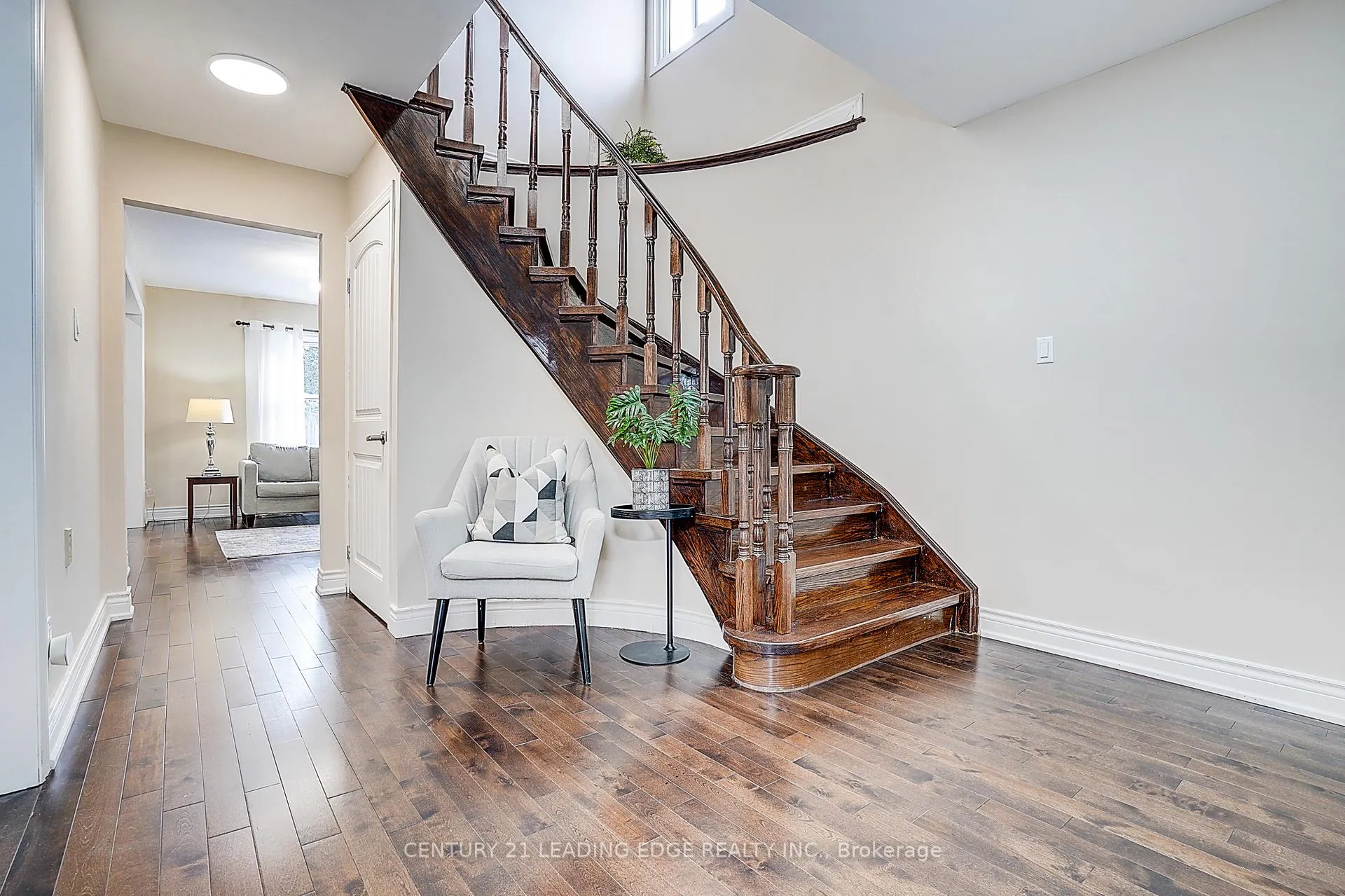 Photo 5 of 88 Spragg Circle, Markham, Markham Village — HOMEH