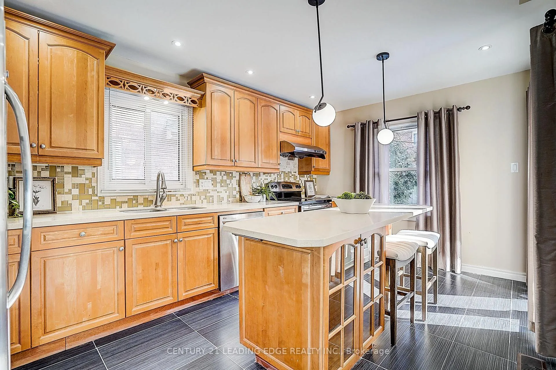 Photo 23 of 88 Spragg Circle, Markham, Markham Village — HOMEH