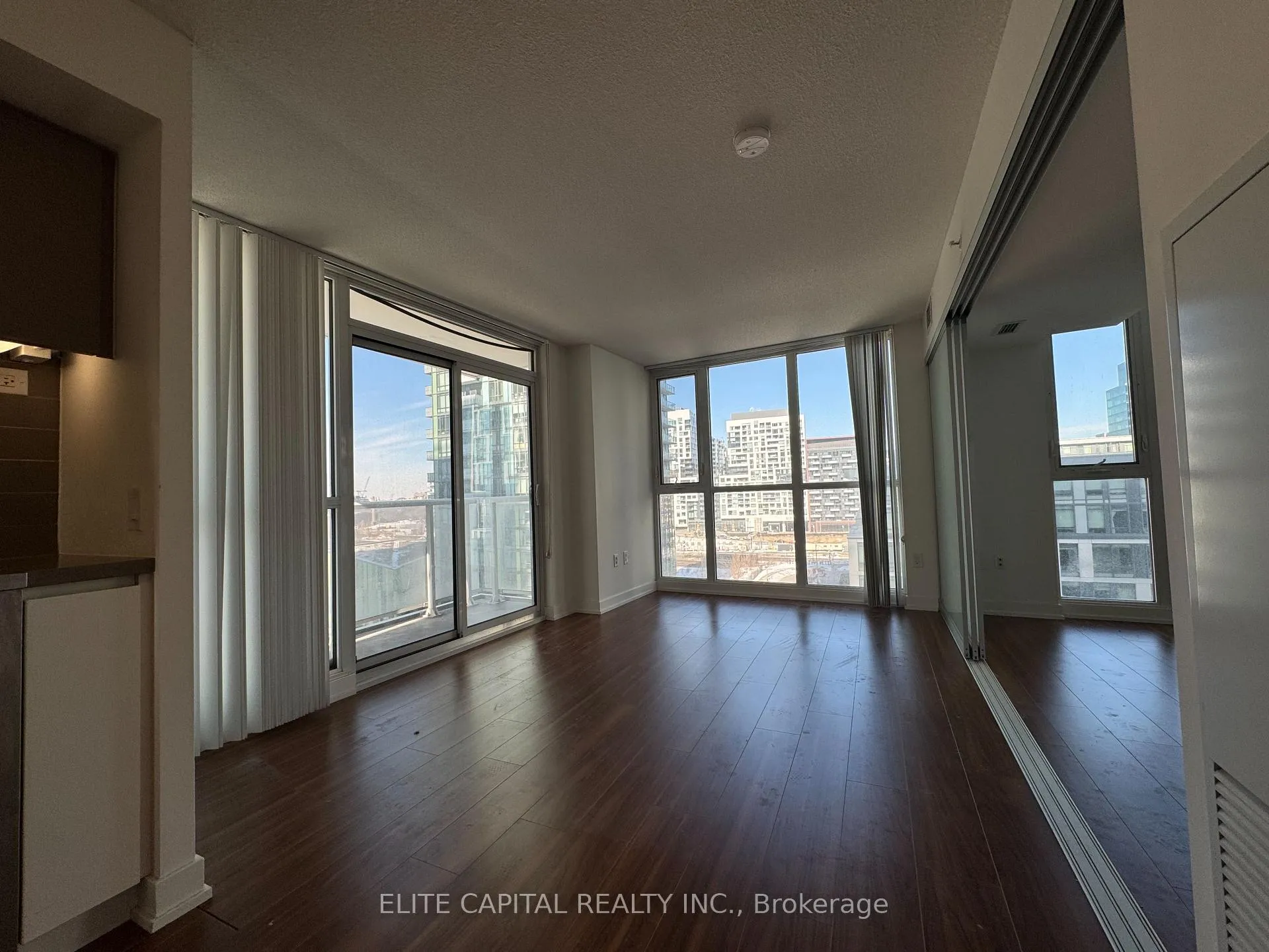 Photo 5 of Unit 907, 85 Queens Wharf Road, Toronto, Waterfront Communities — HOMEH