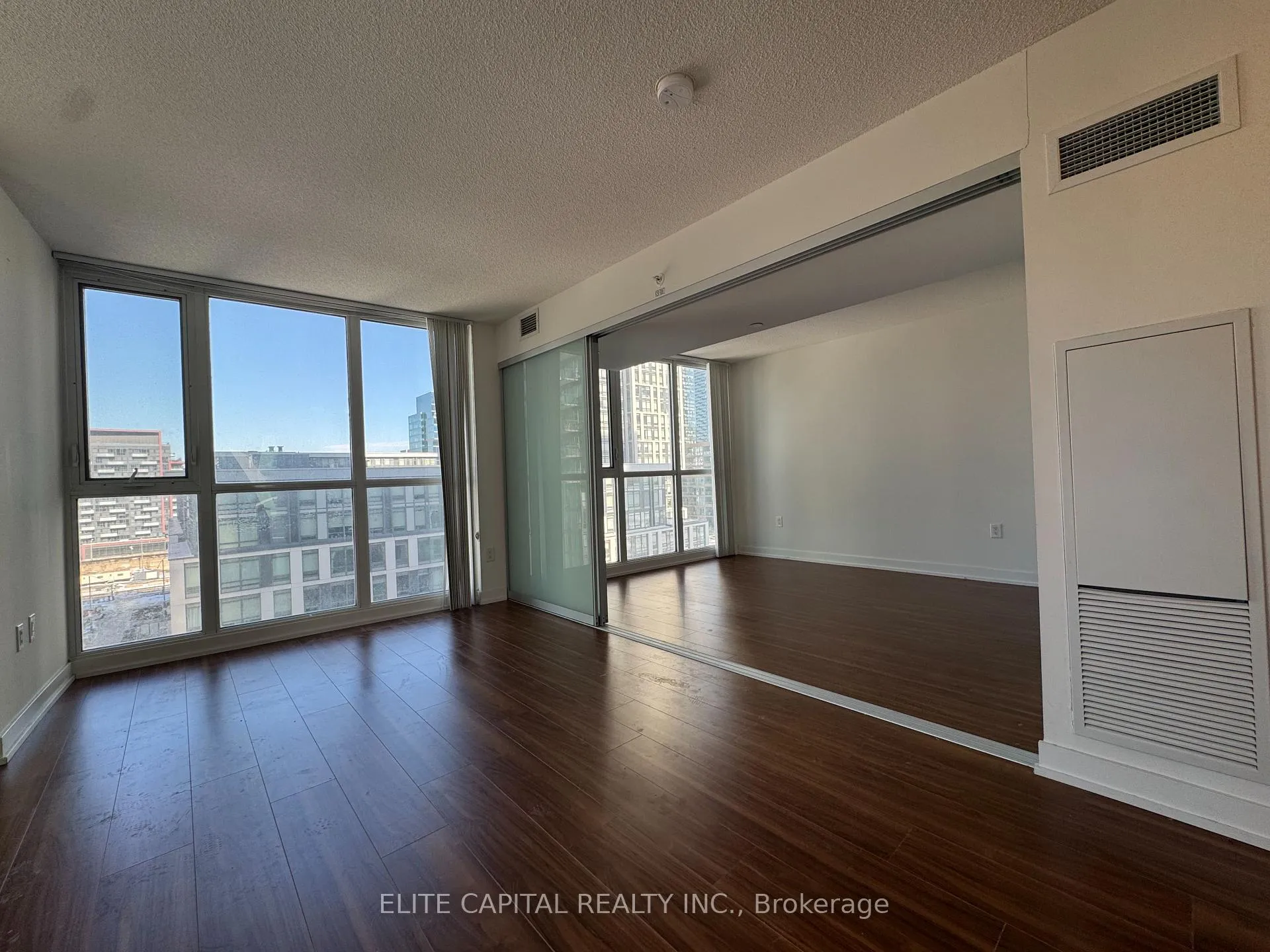Photo 6 of Unit 907, 85 Queens Wharf Road, Toronto, Waterfront Communities — HOMEH