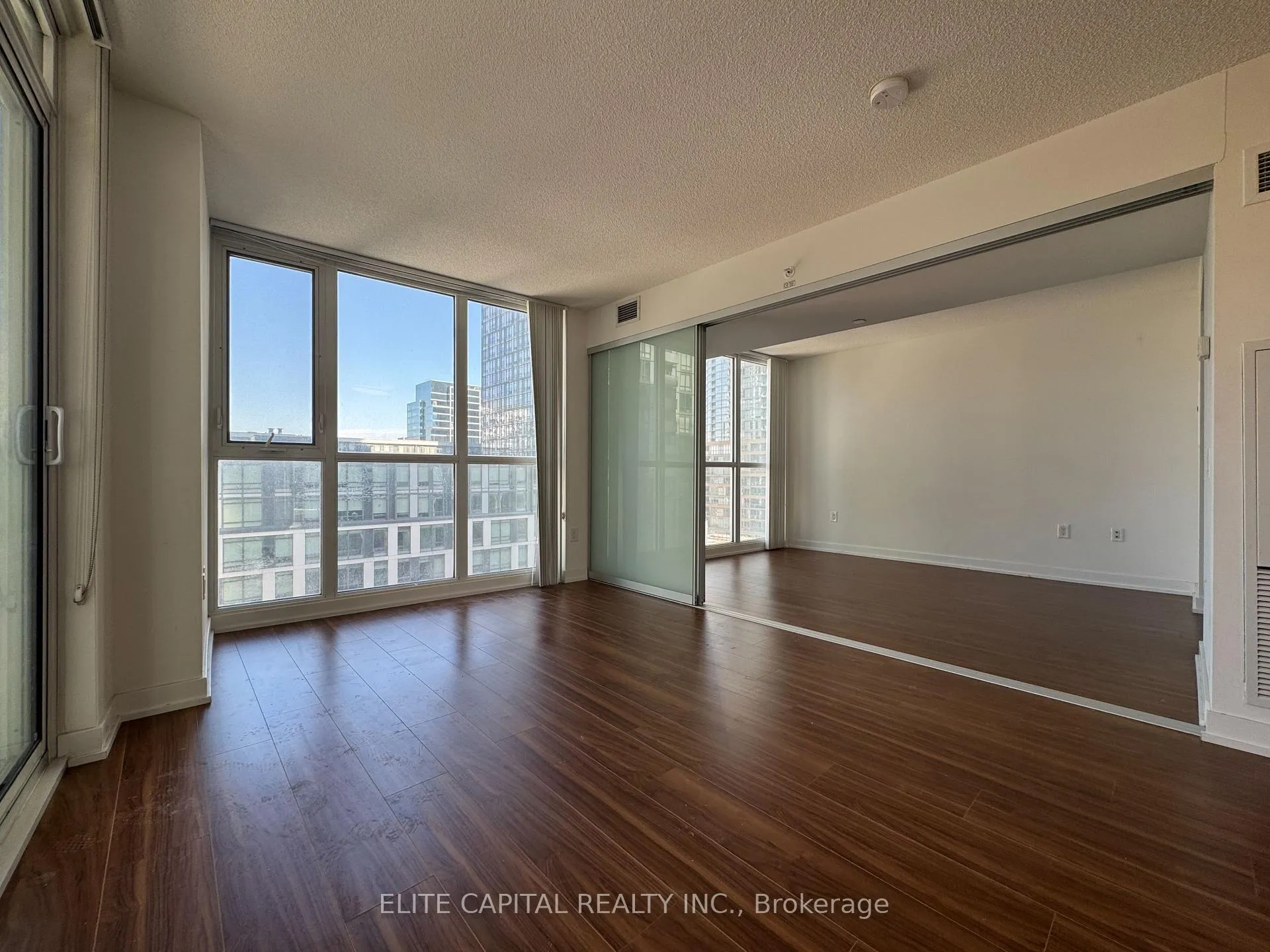 Photo 8 of Unit 907, 85 Queens Wharf Road, Toronto, Waterfront Communities — HOMEH