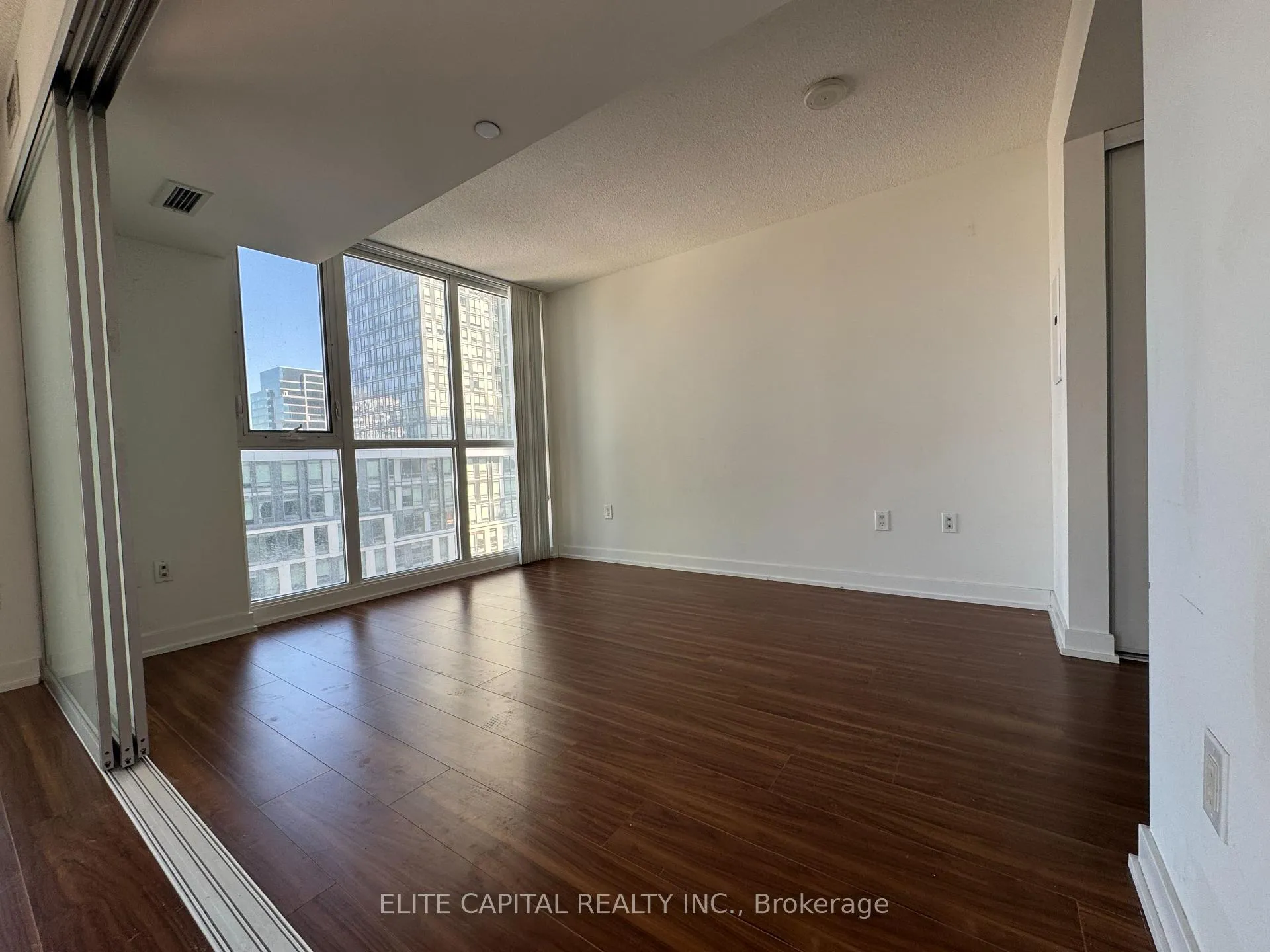 Photo 9 of Unit 907, 85 Queens Wharf Road, Toronto, Waterfront Communities — HOMEH