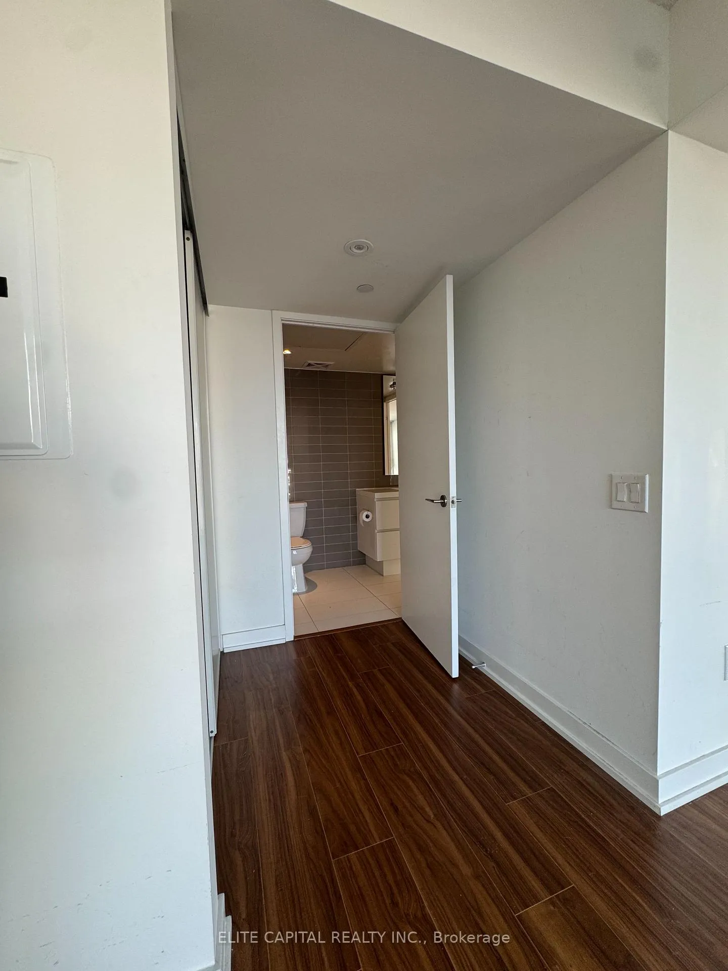 Photo 10 of Unit 907, 85 Queens Wharf Road, Toronto, Waterfront Communities — HOMEH