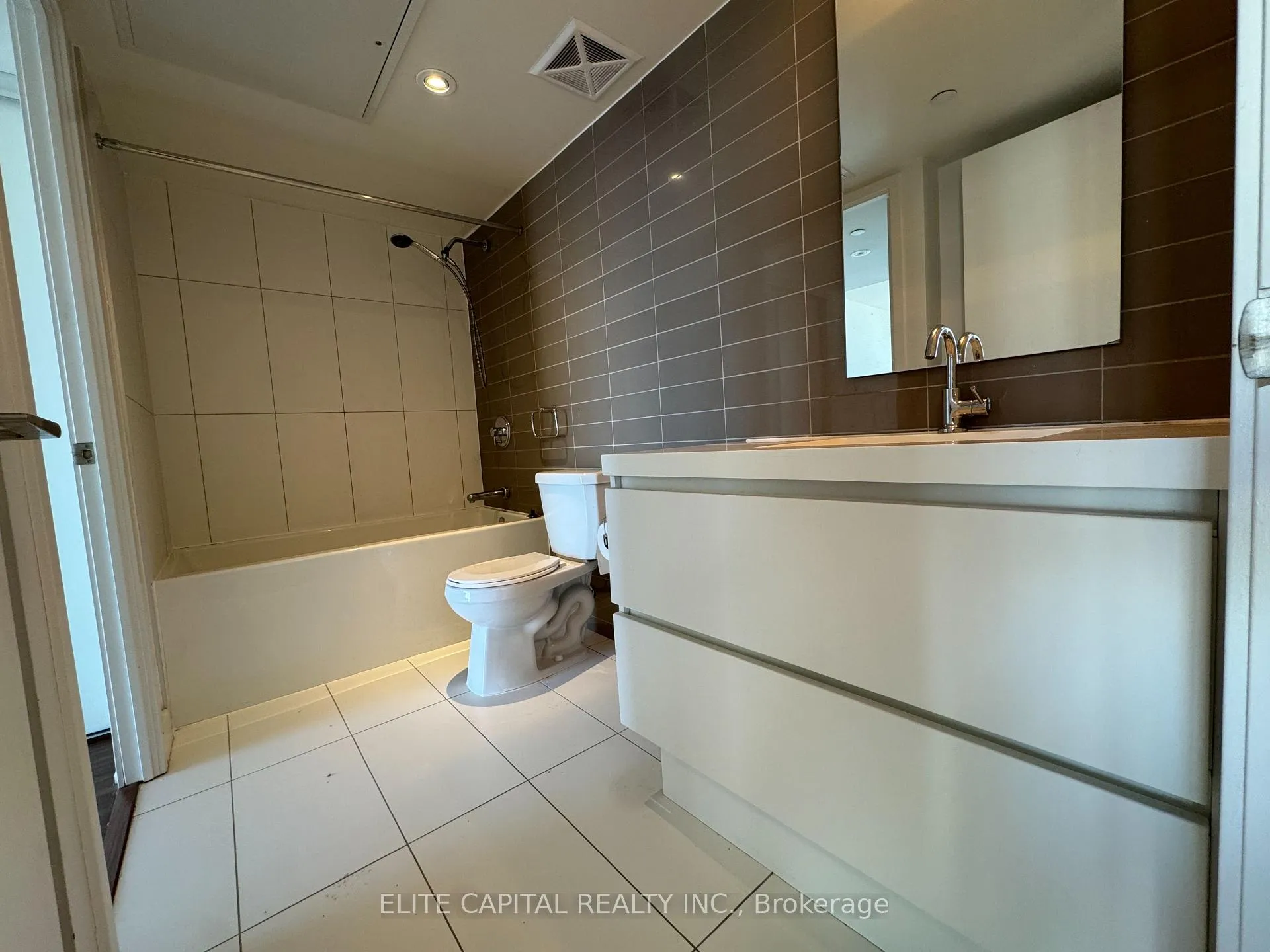 Photo 11 of Unit 907, 85 Queens Wharf Road, Toronto, Waterfront Communities — HOMEH