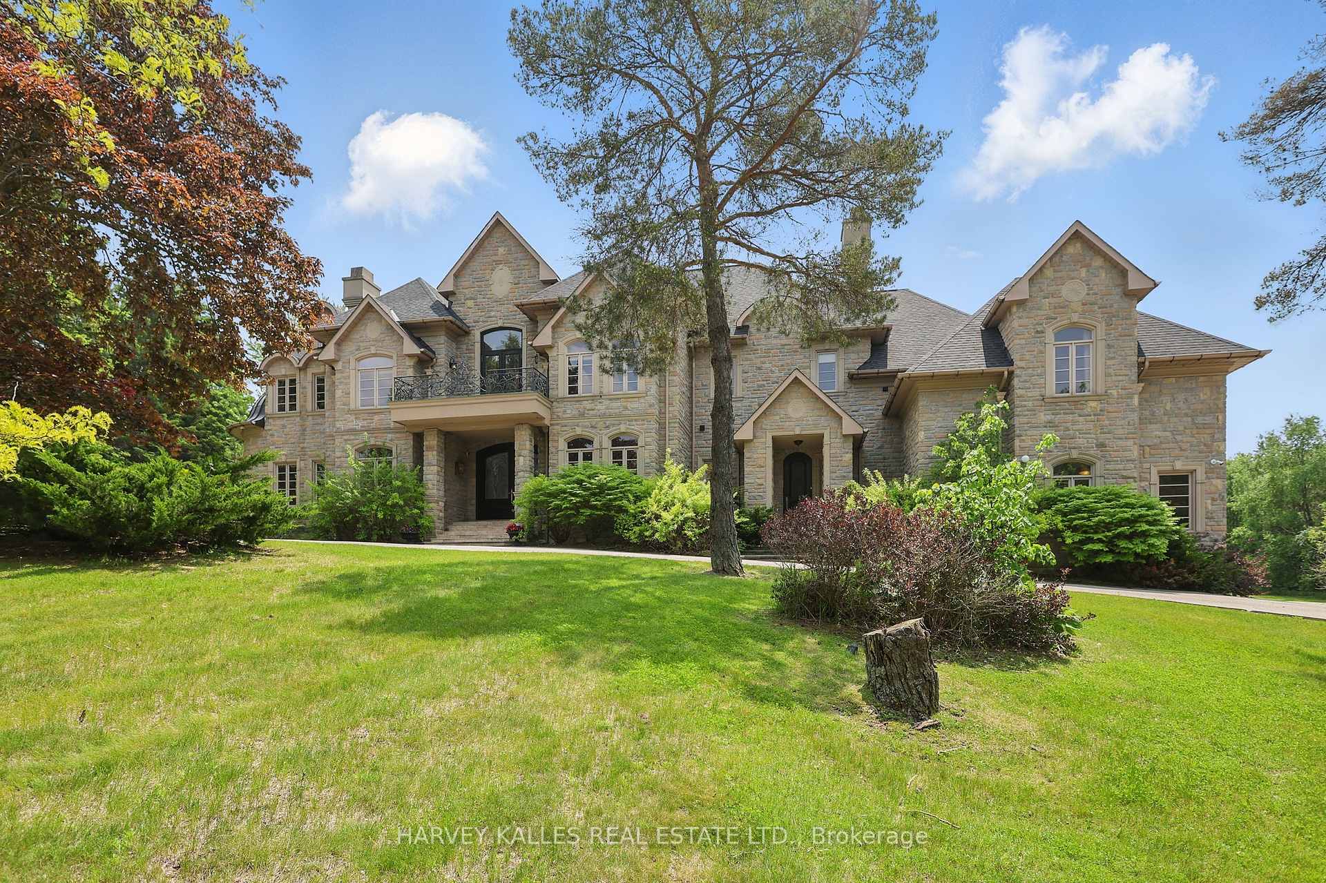 Photo 2 of 443 Dearbourne Avenue, King, King City — HOMEH