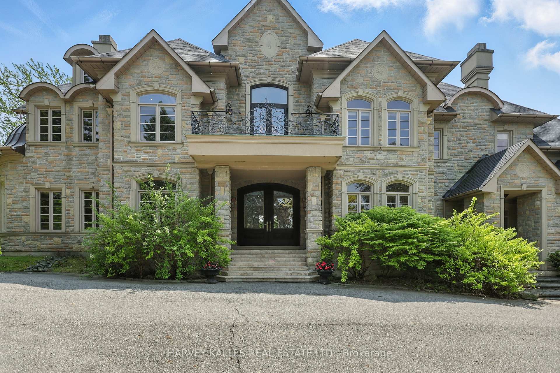 Photo 3 of 443 Dearbourne Avenue, King, King City — HOMEH