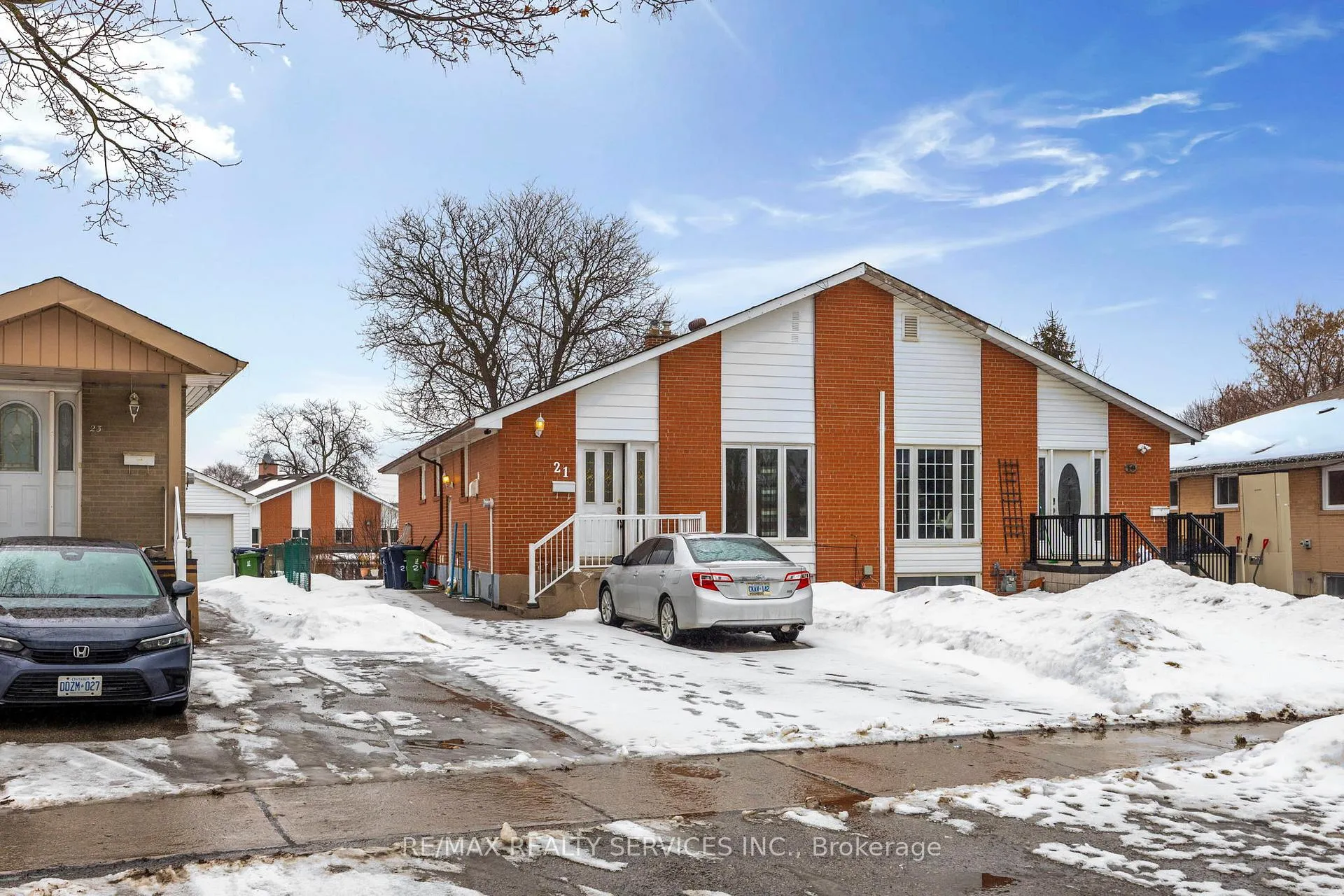 Photo 2 of 21 Radwinter Drive, Etobicoke, Thistletown-Beaumonde Heights — HOMEH