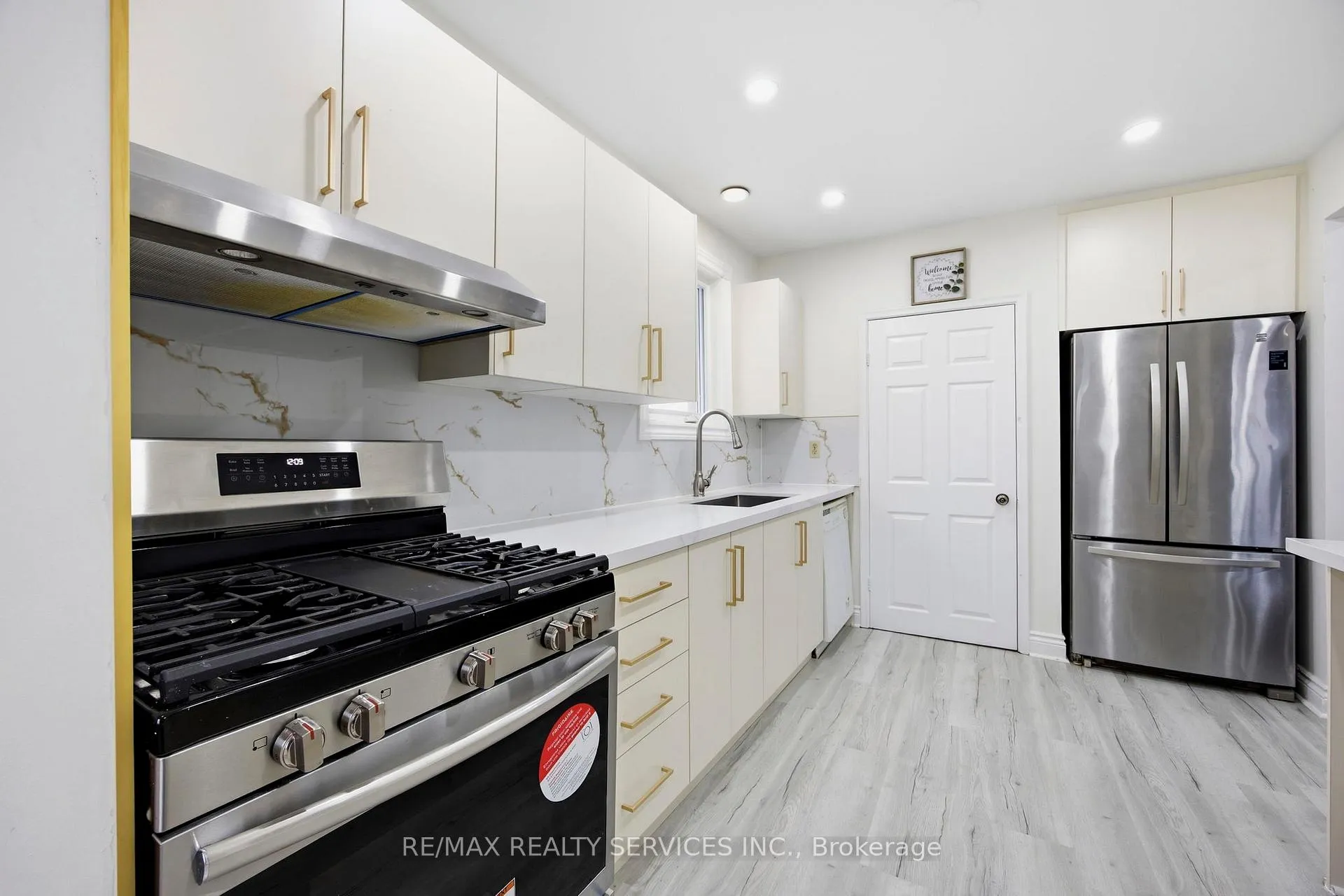 Photo 8 of 21 Radwinter Drive, Etobicoke, Thistletown-Beaumonde Heights — HOMEH