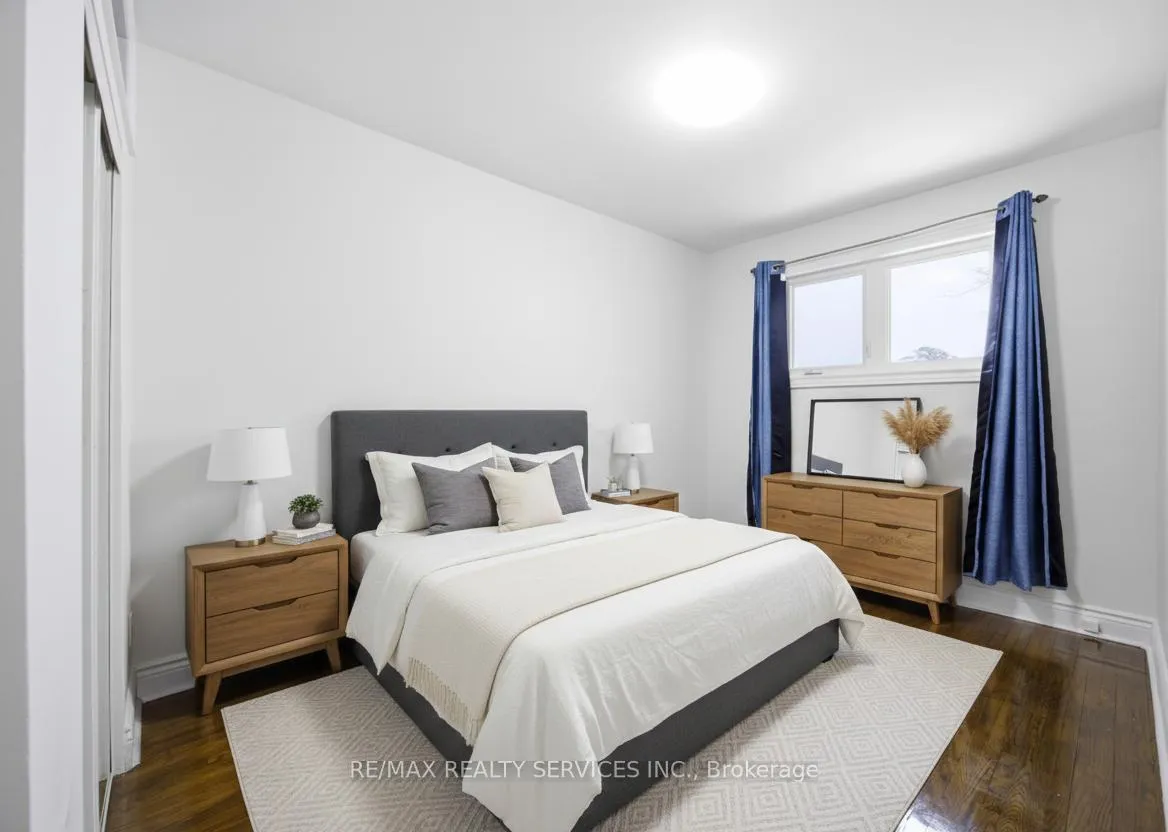 Photo 10 of 21 Radwinter Drive, Etobicoke, Thistletown-Beaumonde Heights — HOMEH