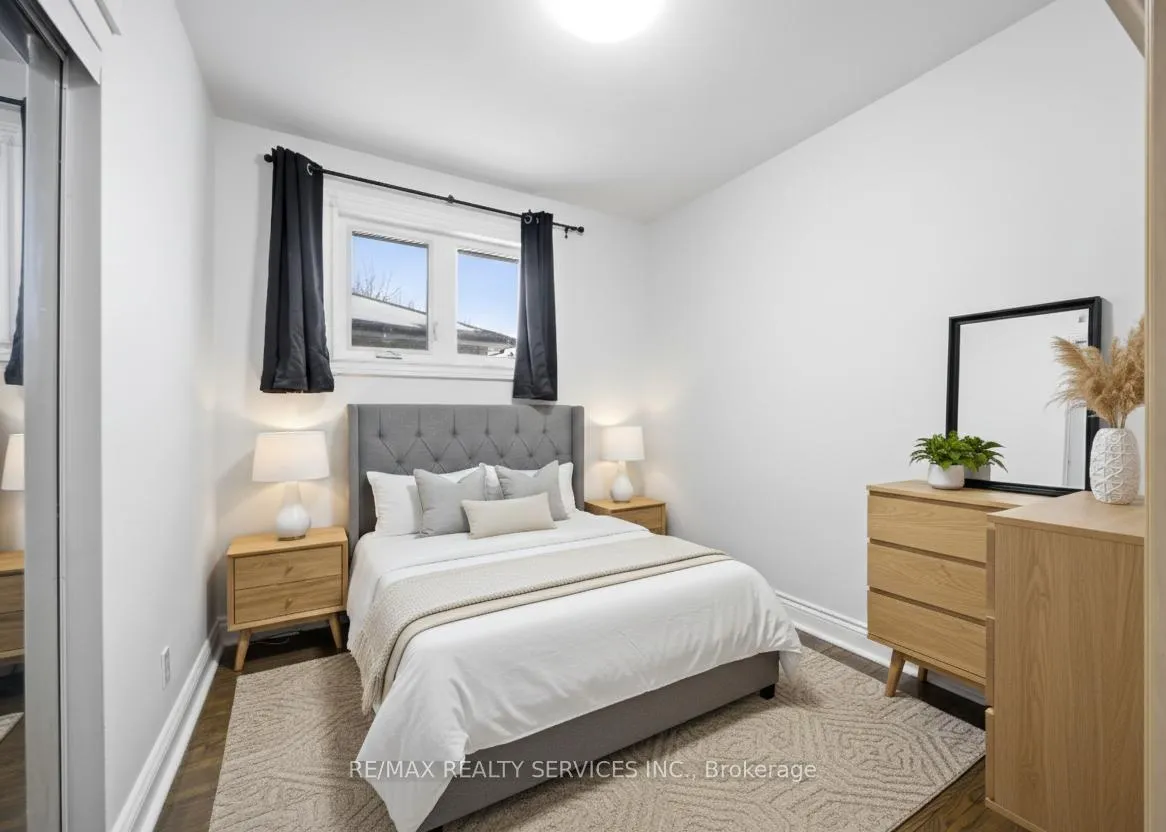Photo 13 of 21 Radwinter Drive, Etobicoke, Thistletown-Beaumonde Heights — HOMEH
