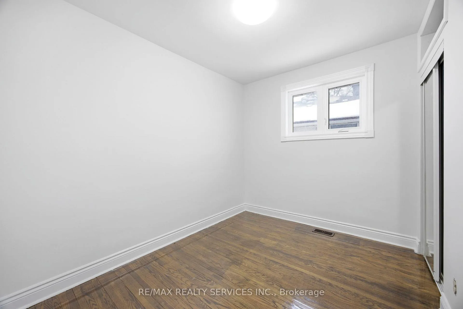 Photo 17 of 21 Radwinter Drive, Etobicoke, Thistletown-Beaumonde Heights — HOMEH