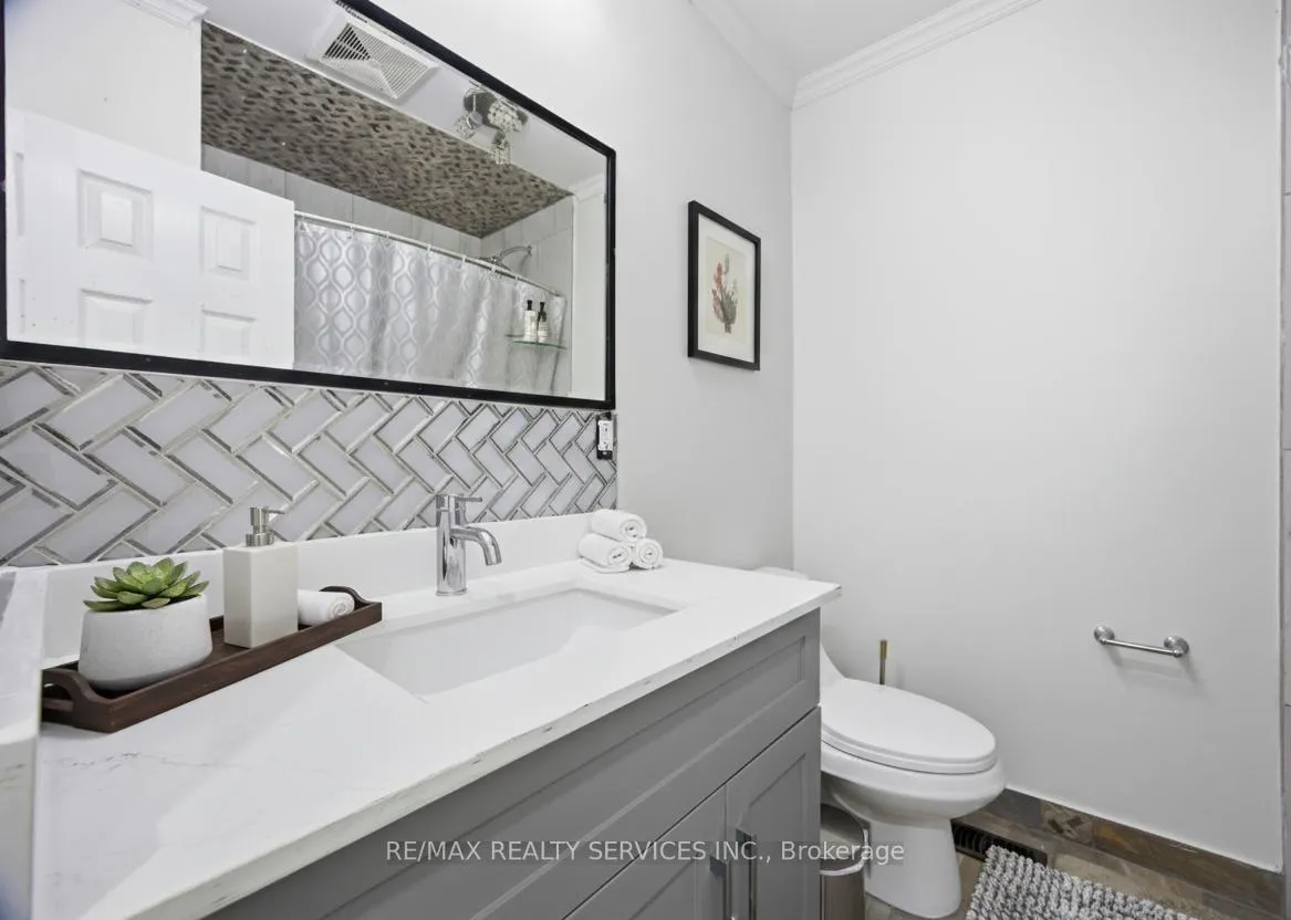 Photo 19 of 21 Radwinter Drive, Etobicoke, Thistletown-Beaumonde Heights — HOMEH