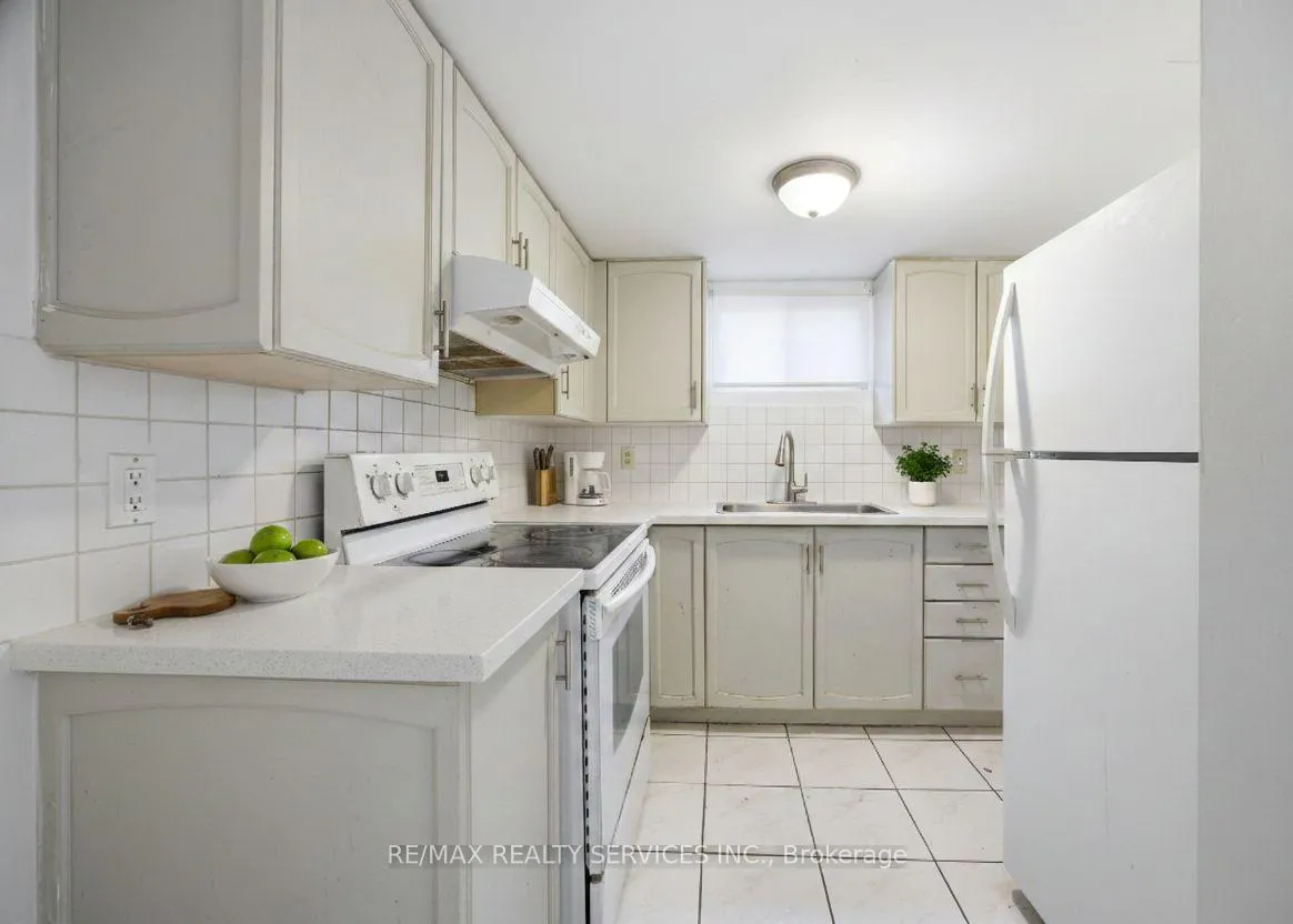 Photo 23 of 21 Radwinter Drive, Etobicoke, Thistletown-Beaumonde Heights — HOMEH
