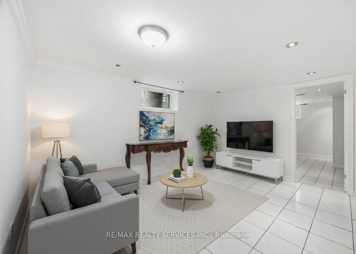 Photo 24 of 21 Radwinter Drive, Etobicoke, Thistletown-Beaumonde Heights — HOMEH