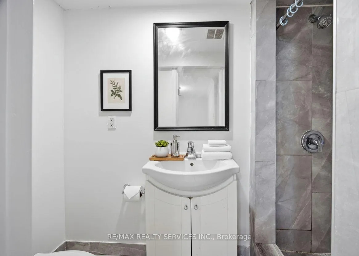 Photo 35 of 21 Radwinter Drive, Etobicoke, Thistletown-Beaumonde Heights — HOMEH