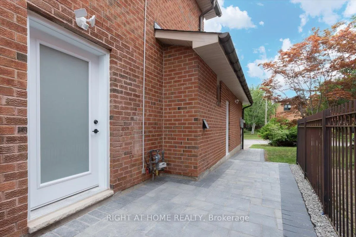 Photo 2 of Unit Lower, 42 Armour Street, Vaughan, Maple — HOMEH