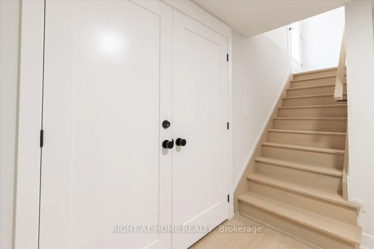 Photo 3 of Unit Lower, 42 Armour Street, Vaughan, Maple — HOMEH