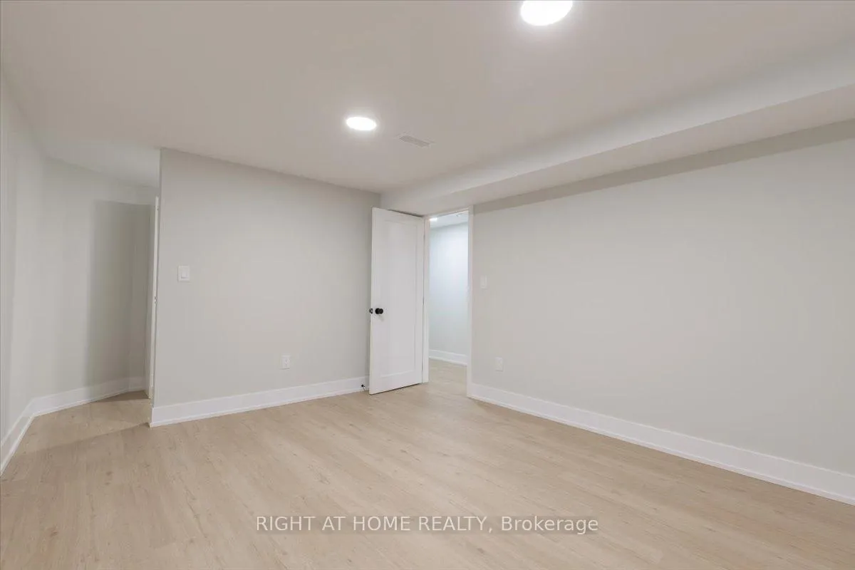 Photo 12 of Unit Lower, 42 Armour Street, Vaughan, Maple — HOMEH