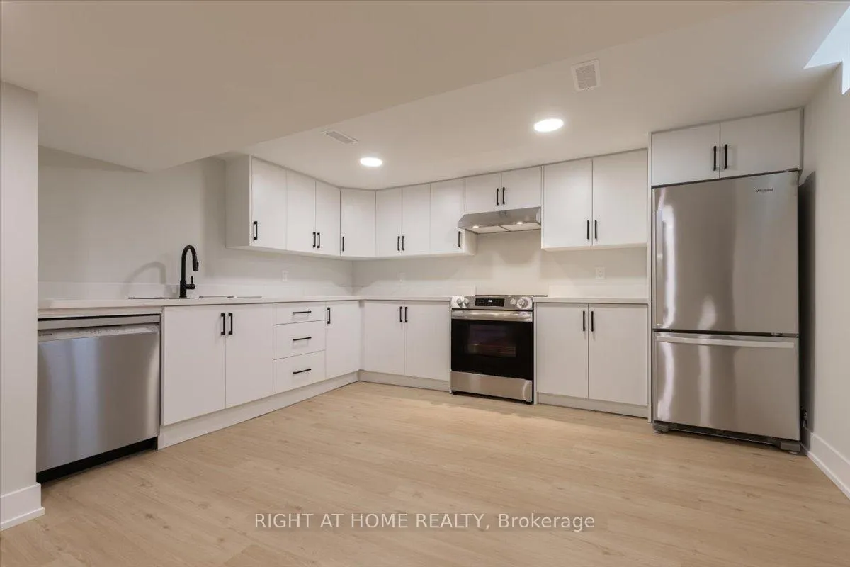 Photo 15 of Unit Lower, 42 Armour Street, Vaughan, Maple — HOMEH